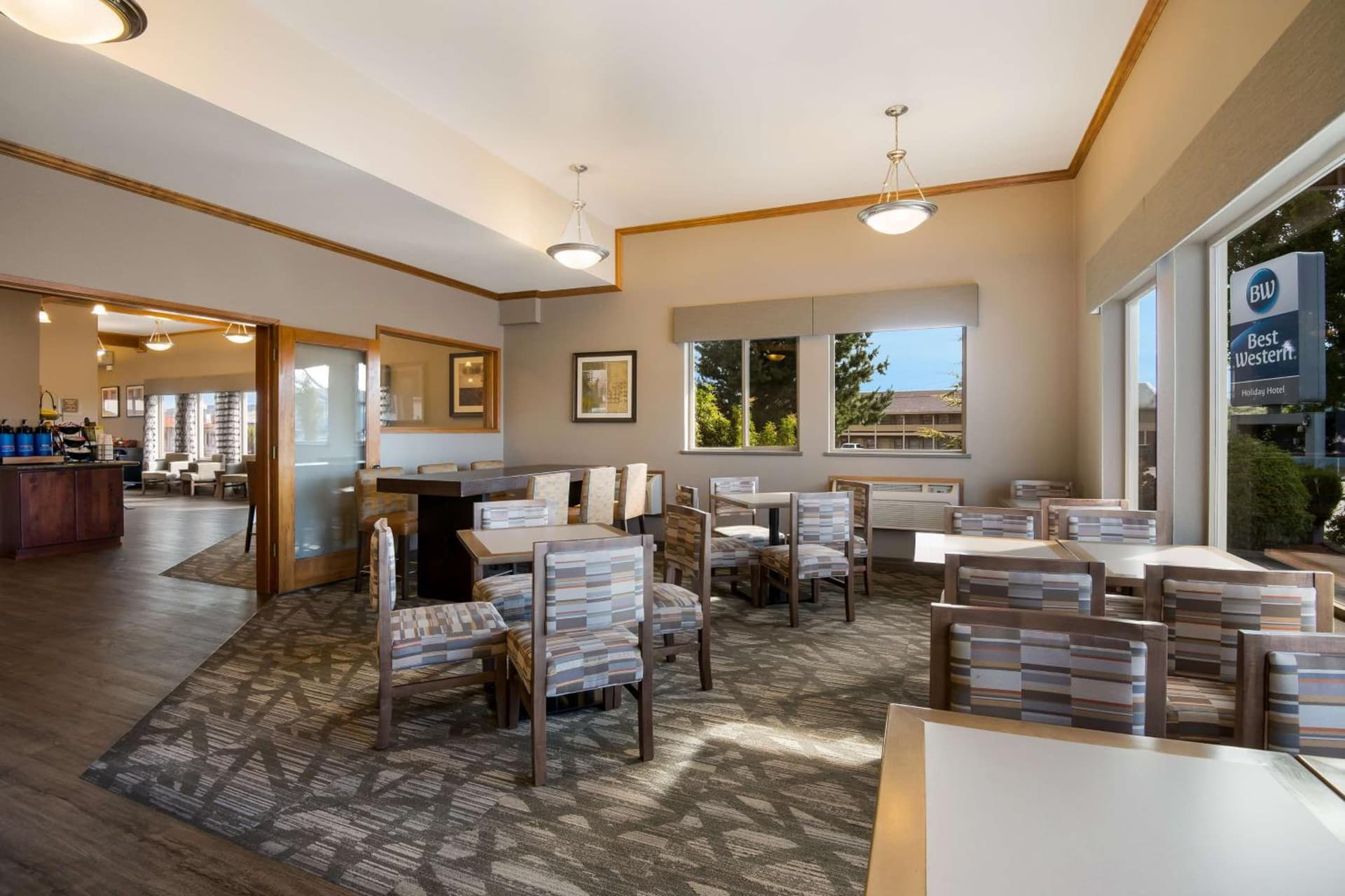 Best Western Holiday Hotel property views in Coos Bay, OR — gallery photo 3