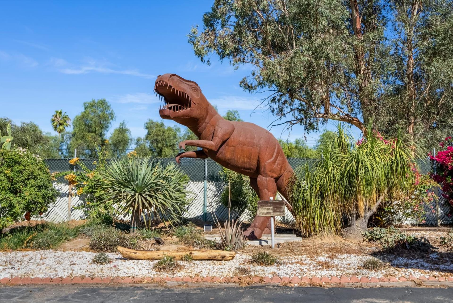 HARRY'S MAN CAVE - A Vintage Motel on the Historic 395 route - The New Star Motel Experience gallery photo in Moreno Valley, CA — image 34