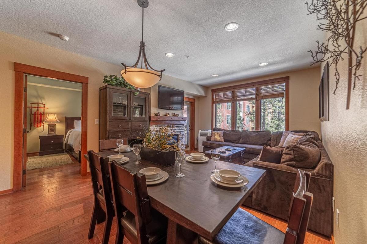 506 Village Condo Steps to Gondola featured exterior or lobby in Mammoth Lakes, CA — similar hotel