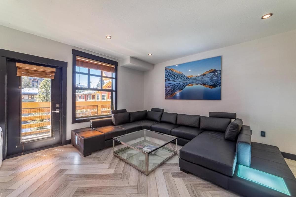 #544- Luxury Village 3BR - Spa, Pool, & Walk to Gondola property views in Mammoth Lakes, CA — gallery photo 3