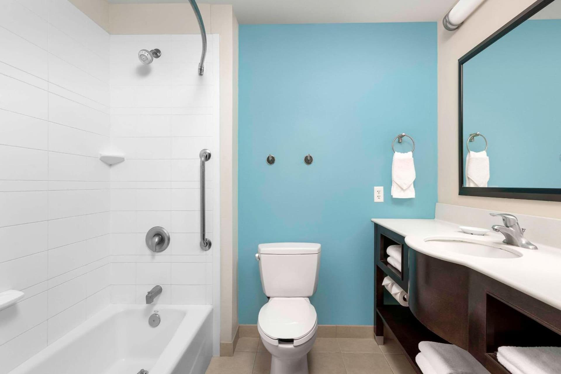 Comfort Suites Lake City interior in Lake City, FL — gallery photo 2