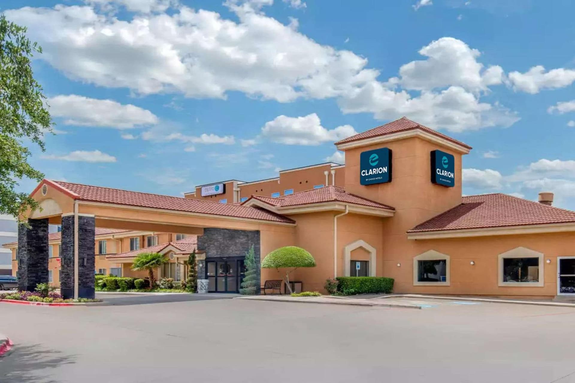 Clarion Inn & Suites DFW North featured exterior or lobby in Irving, TX — similar hotel
