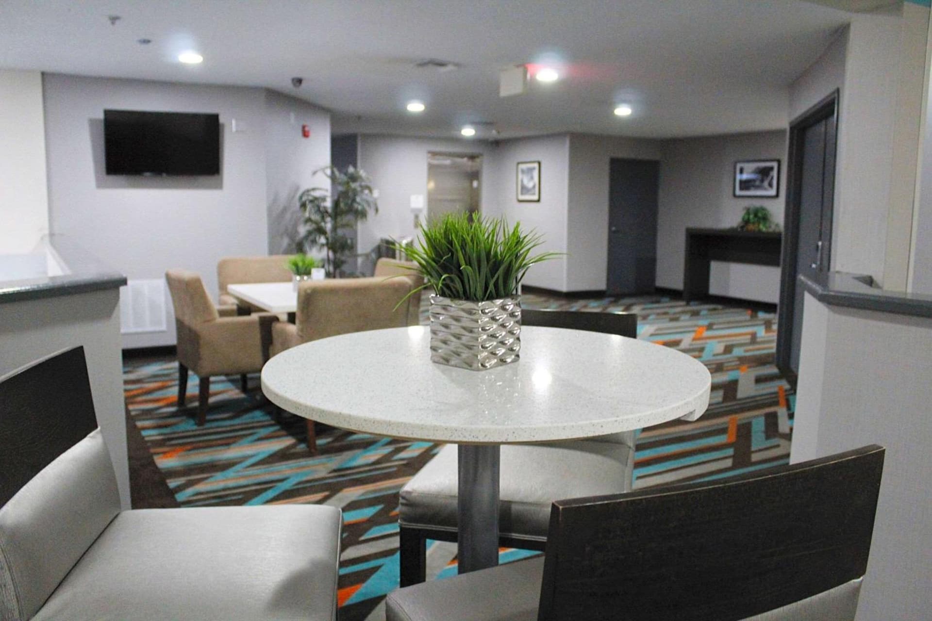 Clarion Inn & Suites DFW North gallery photo in Irving, TX — image 36