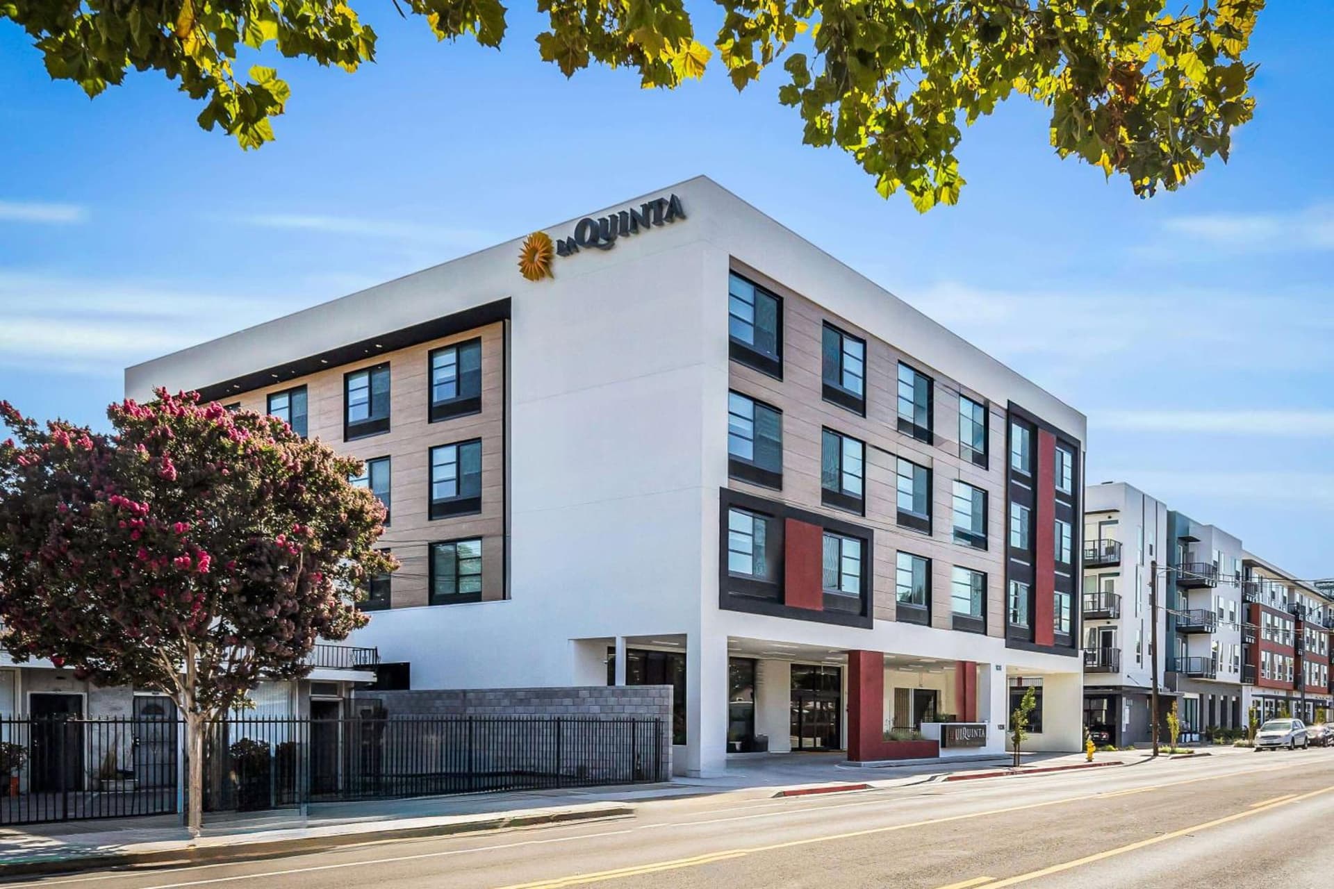 La Quinta Inn & Suites by Wyndham San Jose Airport-Downtown gallery photo in San Jose, CA — image 6