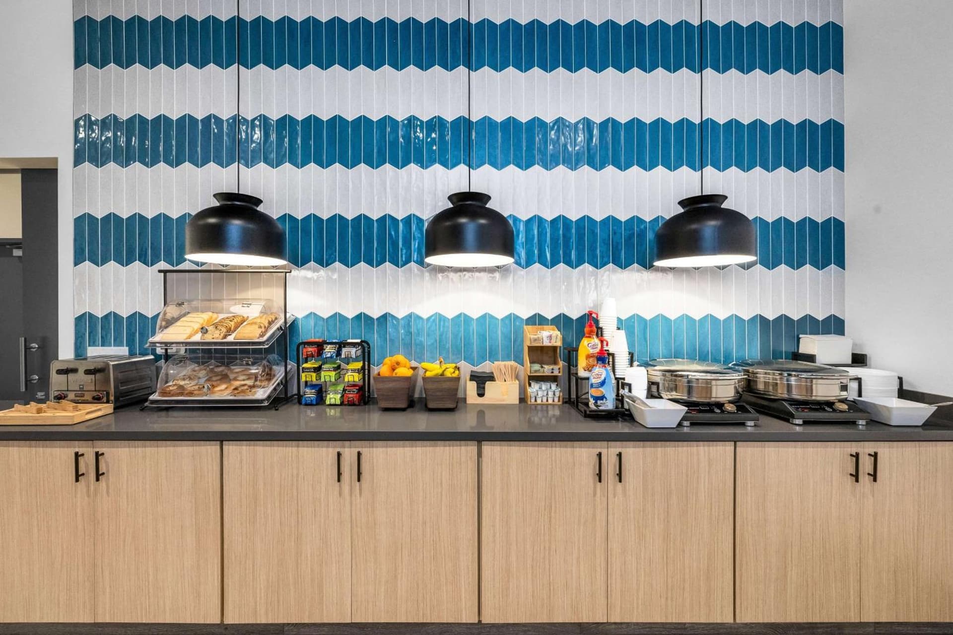 La Quinta Inn & Suites by Wyndham San Jose Airport-Downtown gallery photo in San Jose, CA — image 17