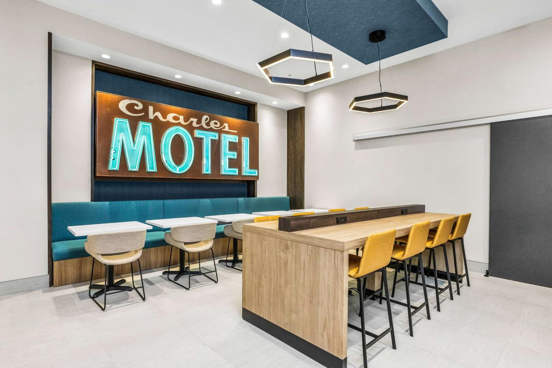 La Quinta Inn & Suites by Wyndham San Jose Airport-Downtown gallery photo in San Jose, CA — image 22