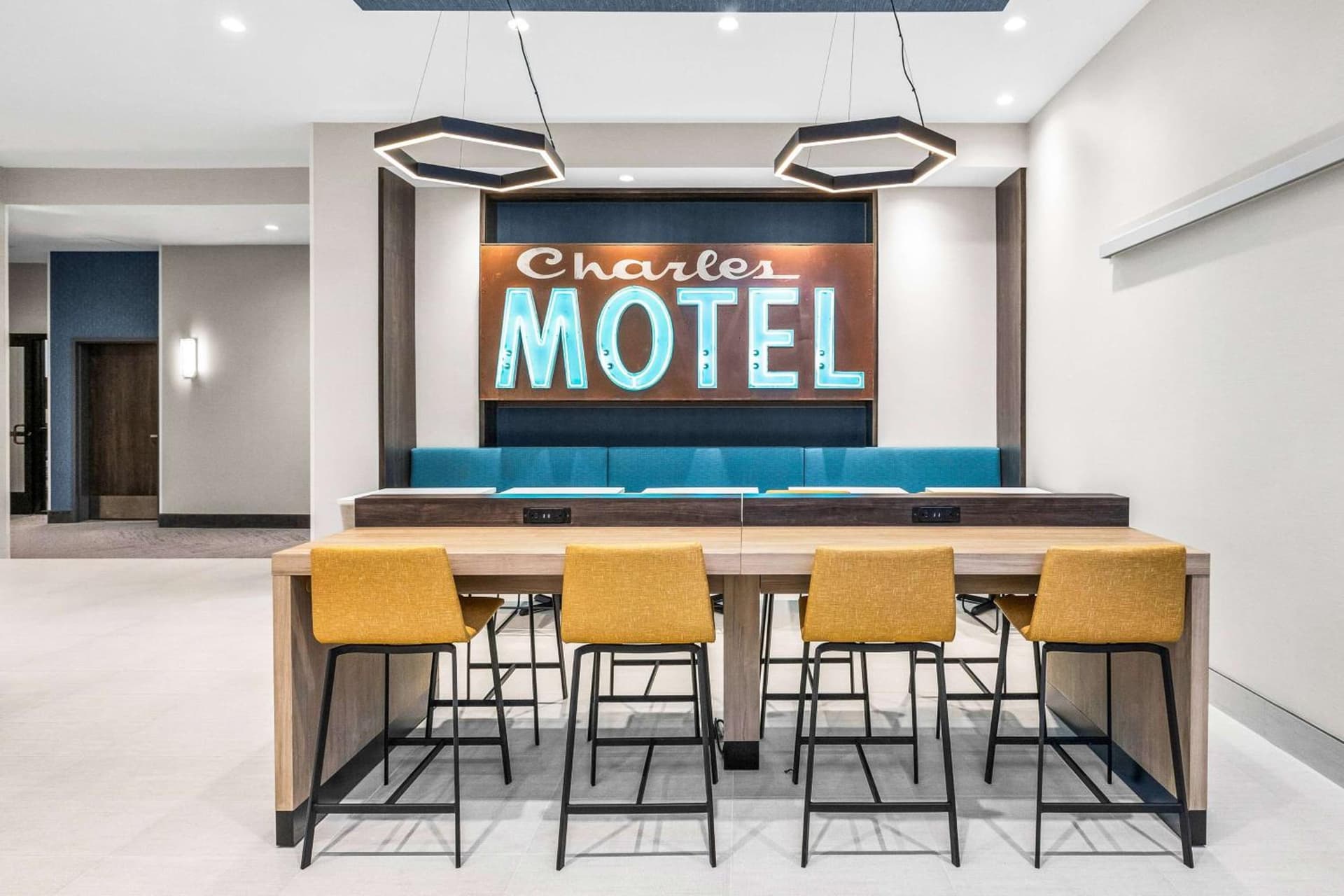 La Quinta Inn & Suites by Wyndham San Jose Airport-Downtown gallery photo in San Jose, CA — image 23