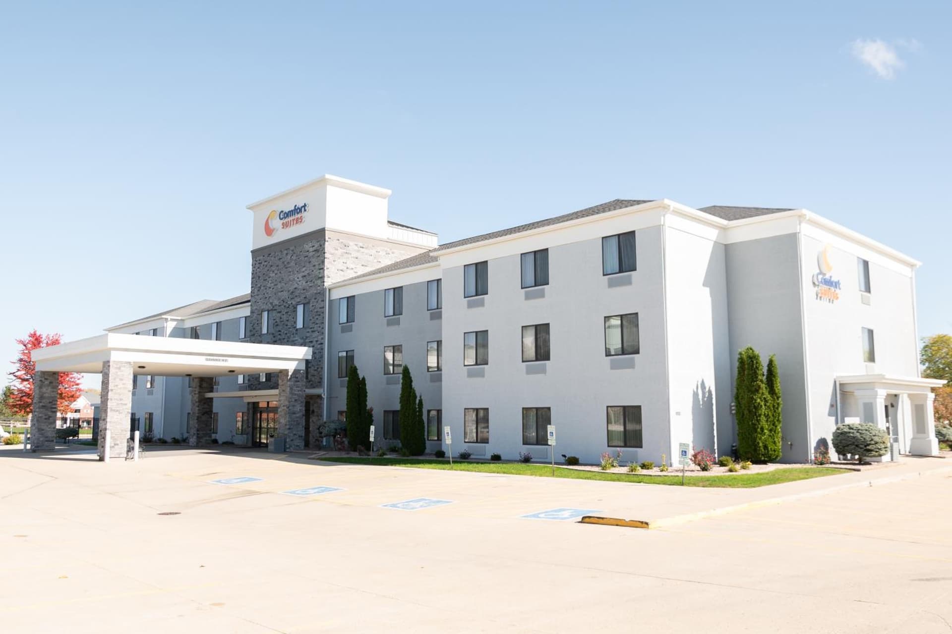 Comfort Suites Bloomington I-55 and I-74 property views in Bloomington, IL — gallery photo 3