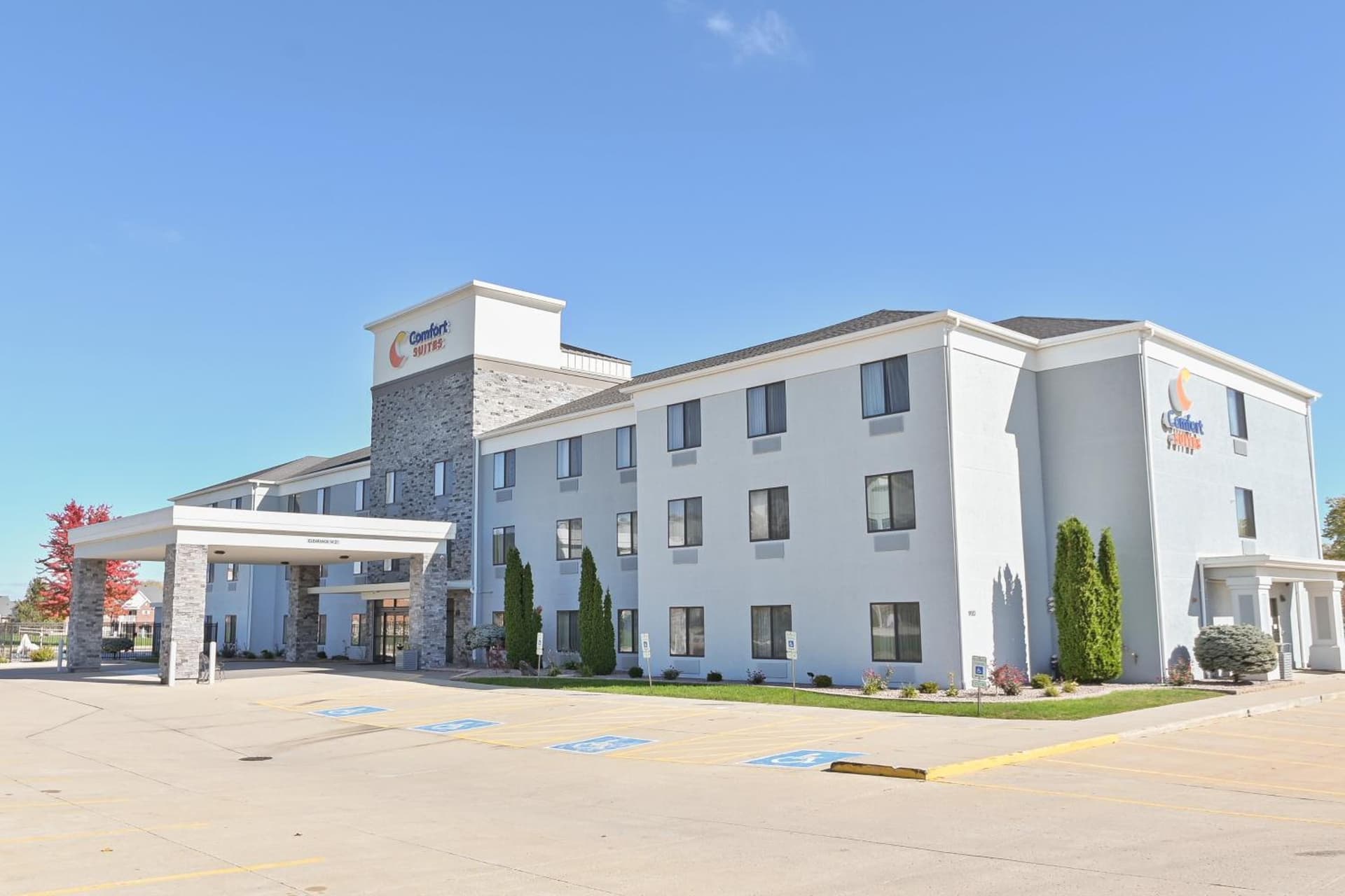 Comfort Suites Bloomington I-55 and I-74 interior in Bloomington, IL — gallery photo 2