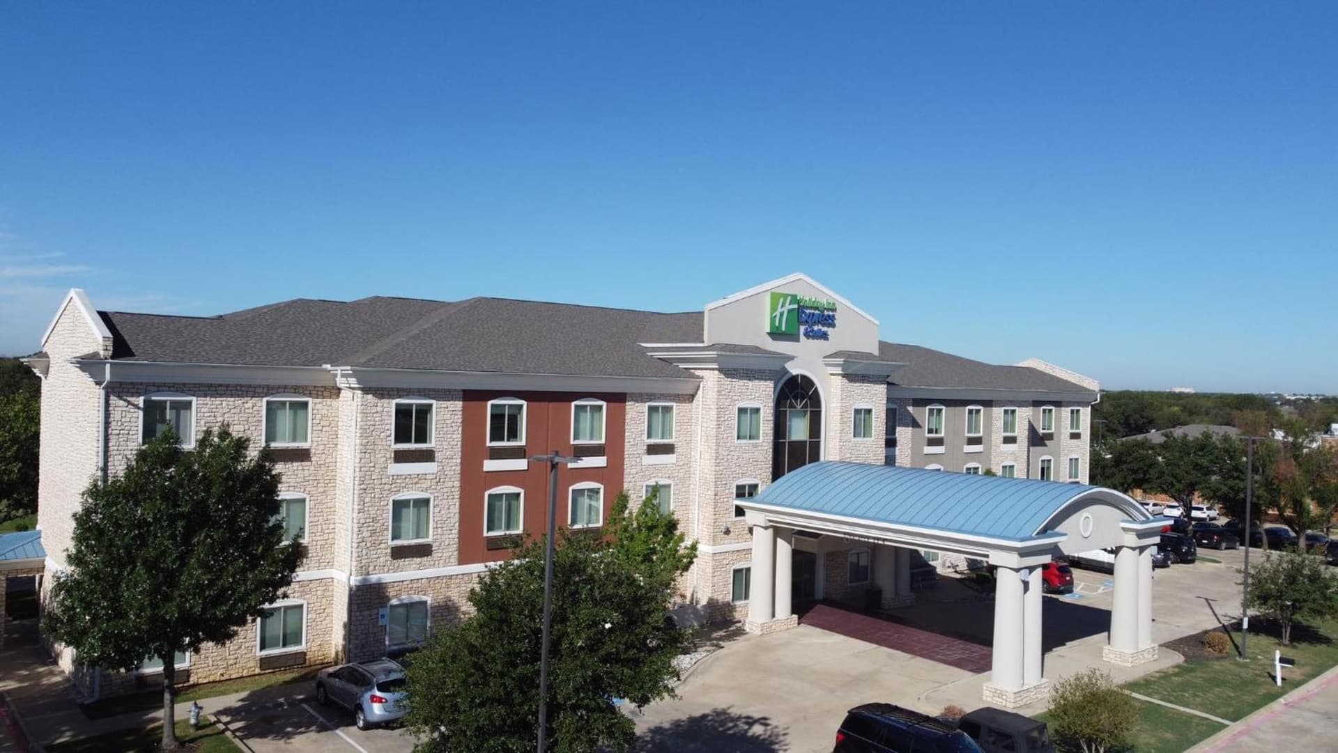 Holiday Inn Express Hotel & Suites Mansfield by IHG interior in Mansfield, TX — gallery photo 2