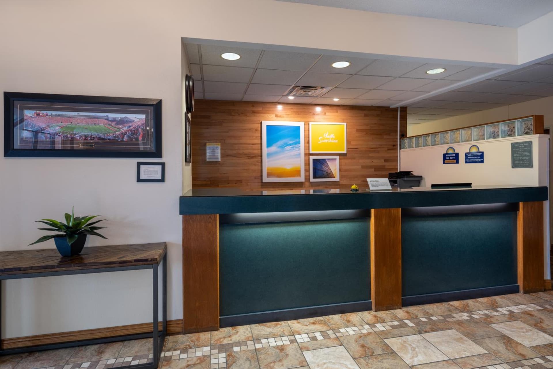 Days Inn & Suites by Wyndham Madison gallery photo in Madison, WI — image 4