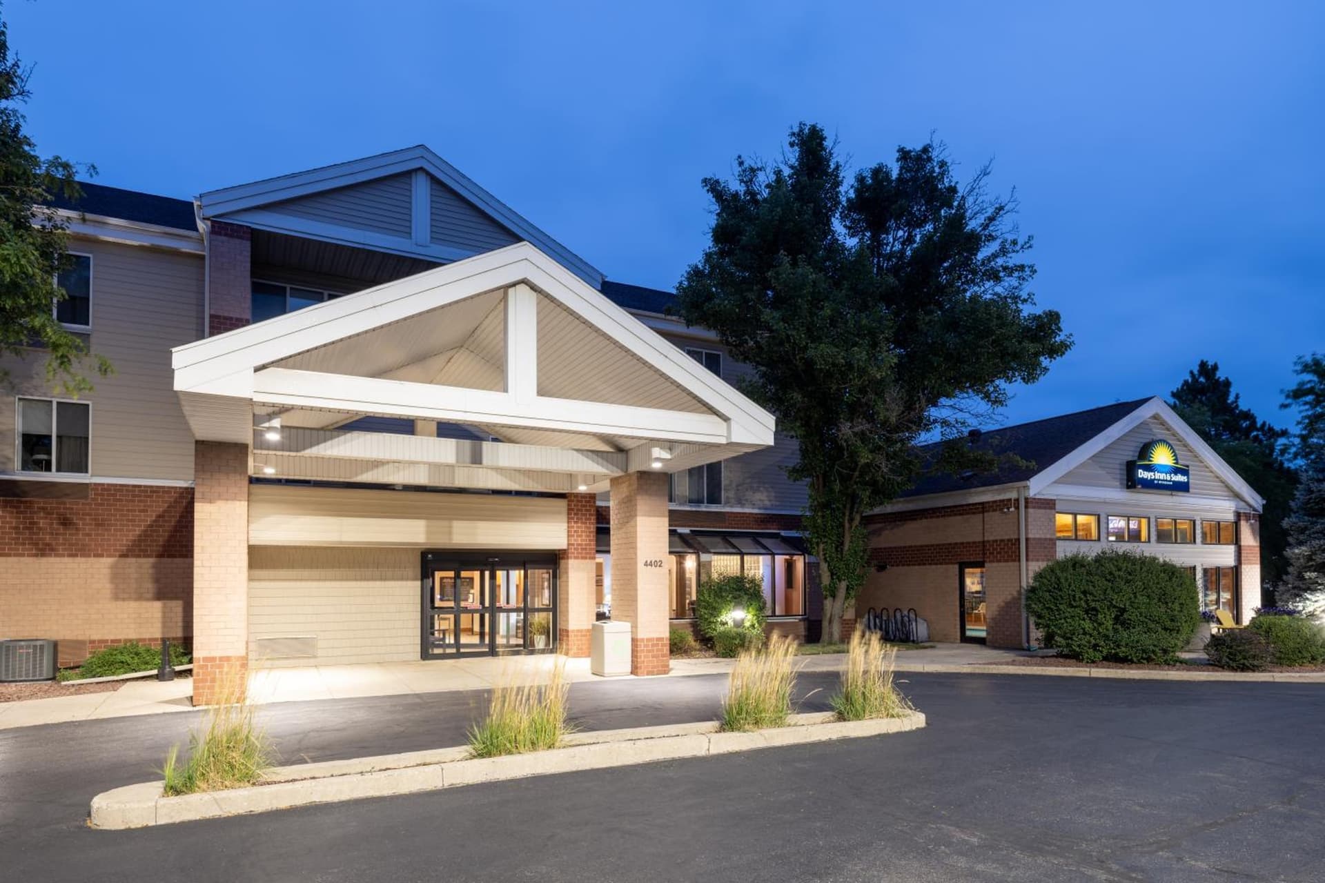 Days Inn & Suites by Wyndham Madison gallery photo in Madison, WI — image 7