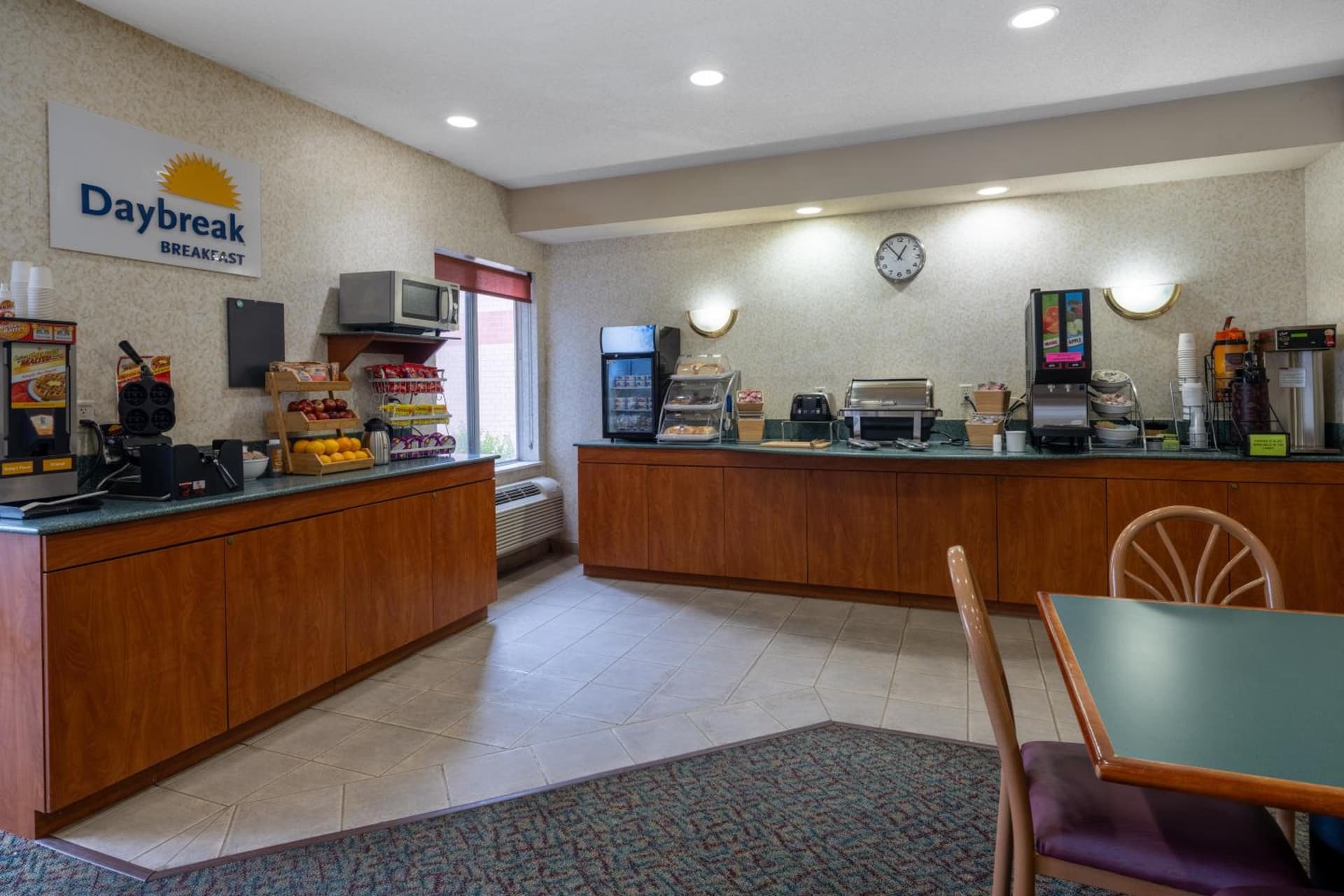 Days Inn & Suites by Wyndham Madison gallery photo in Madison, WI — image 44