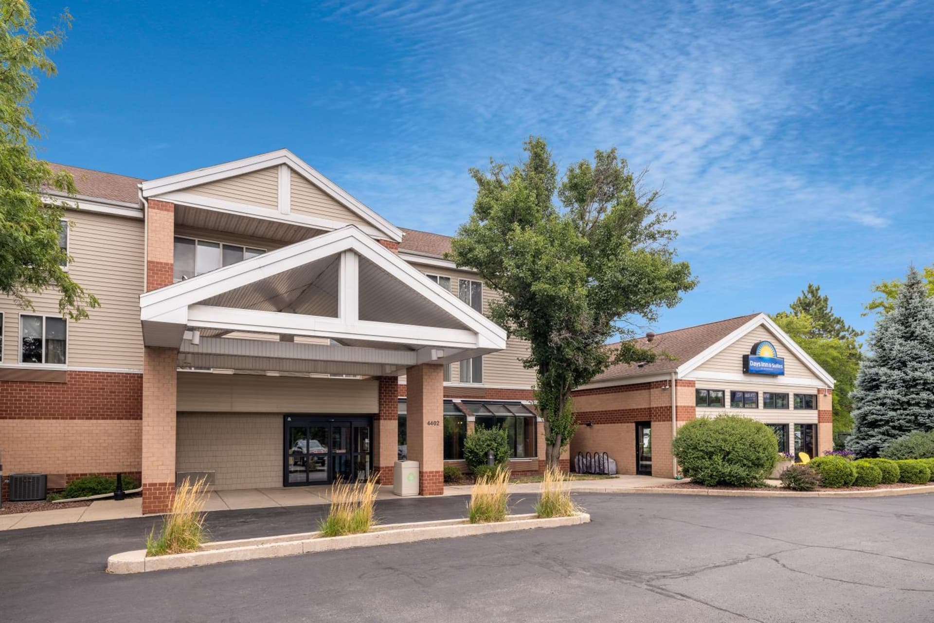 Days Inn & Suites by Wyndham Madison gallery photo in Madison, WI — image 10
