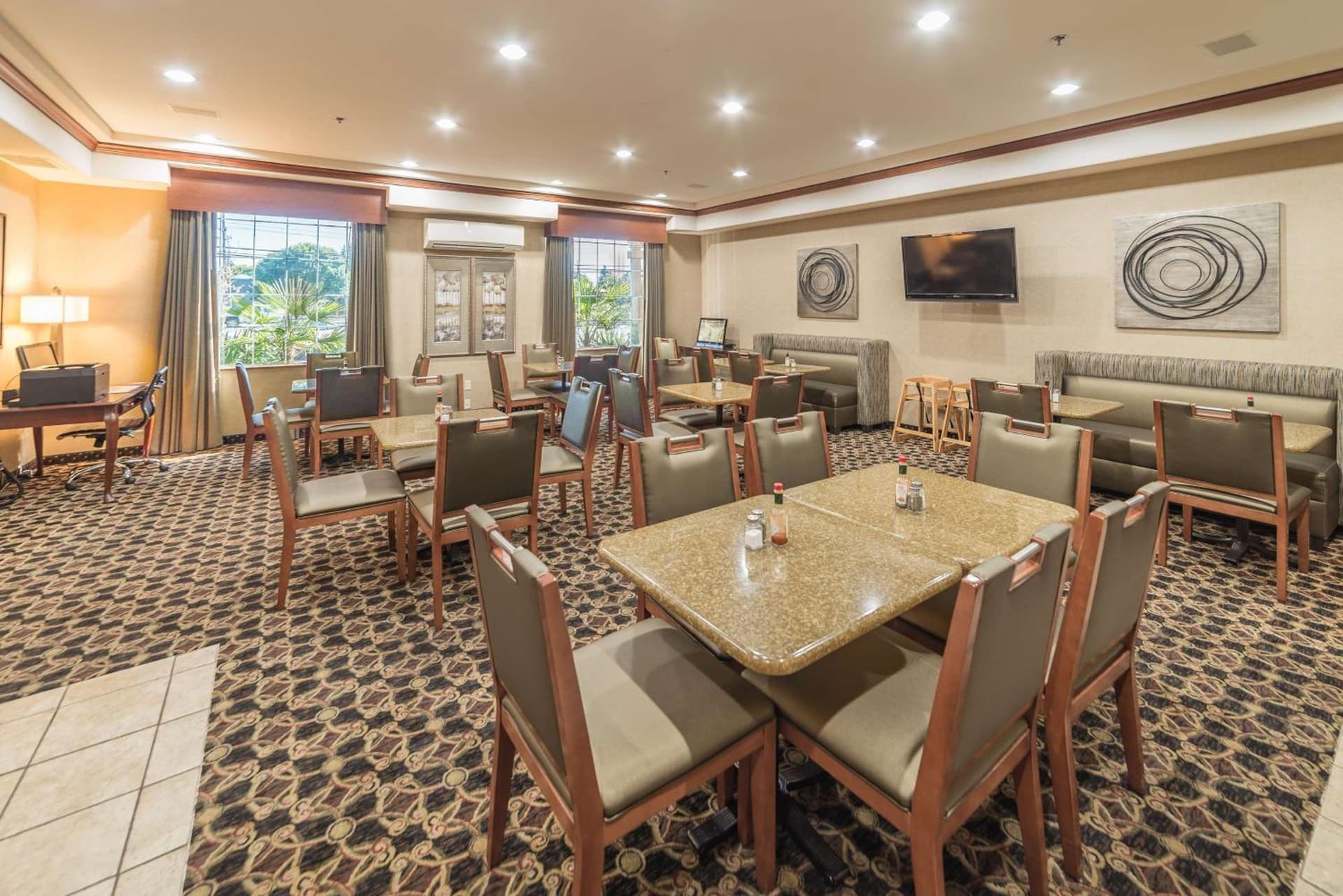 Best Western University Inn and Suites interior in Forest Grove, OR — gallery photo 2