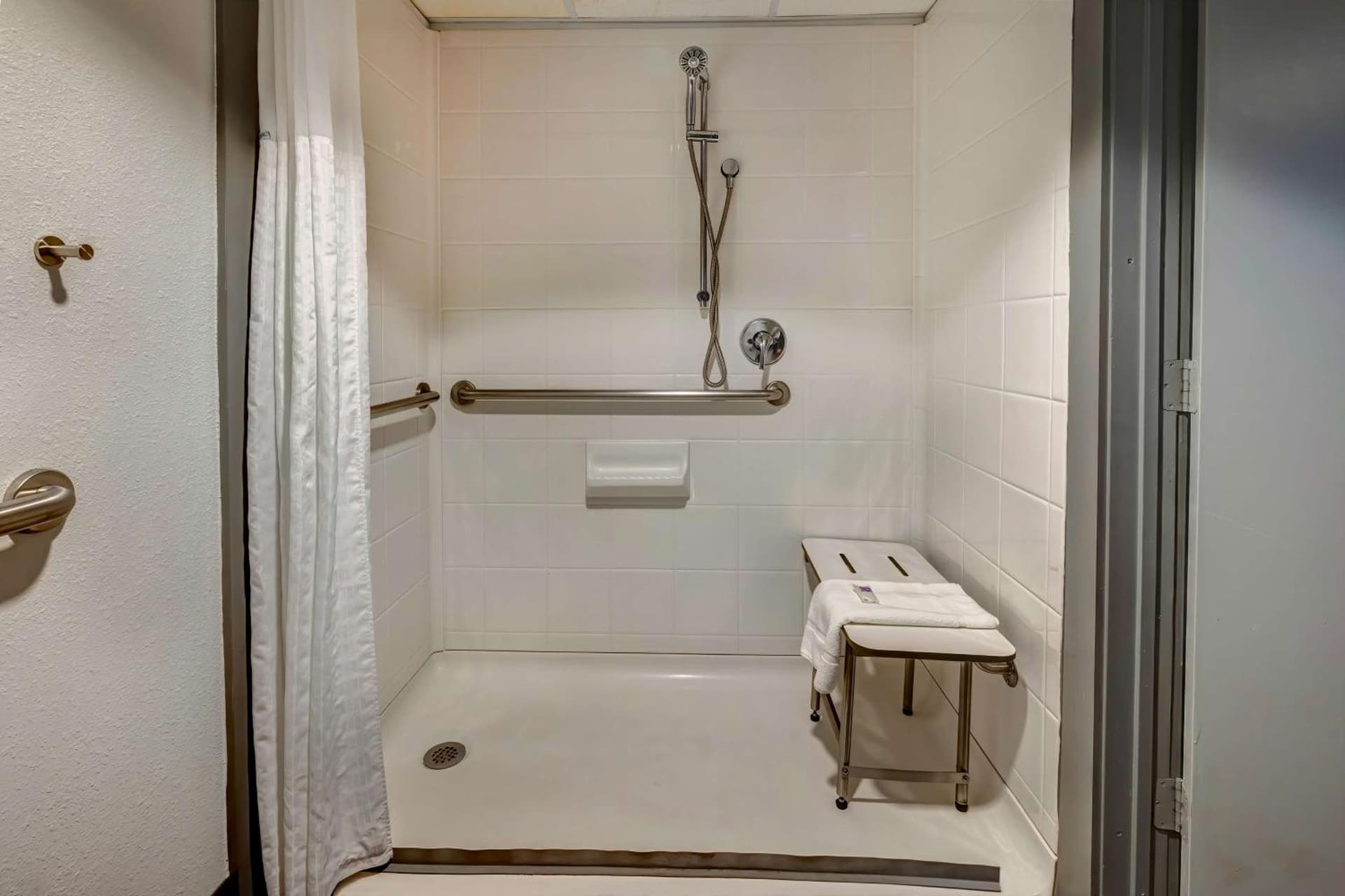 Motel 6 Arlington TX Entertainment District gallery photo in Arlington, TX — image 33