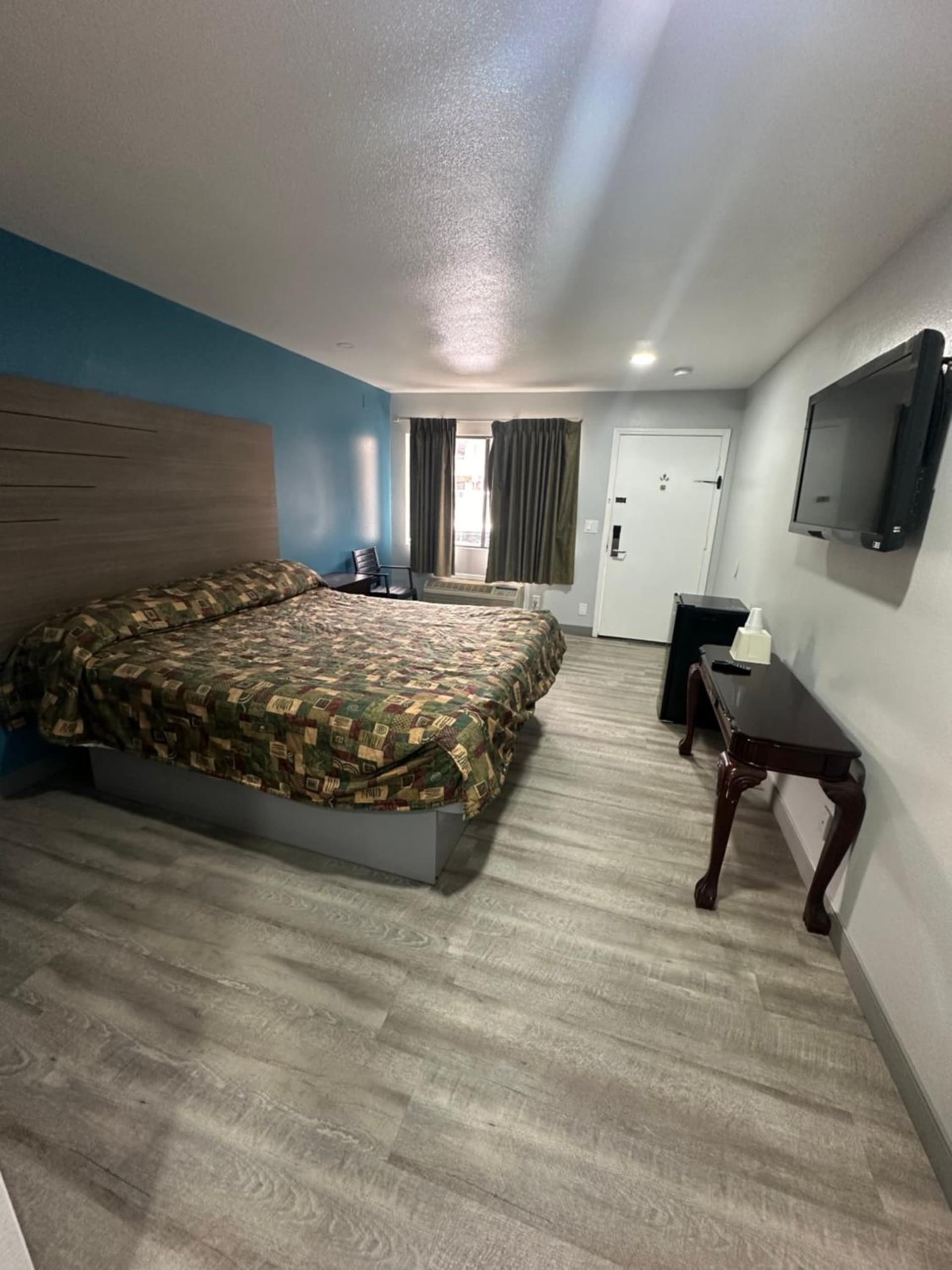 Palm Inn Hotel near Tyler Mall Riverside gallery photo in Riverside, CA — image 31
