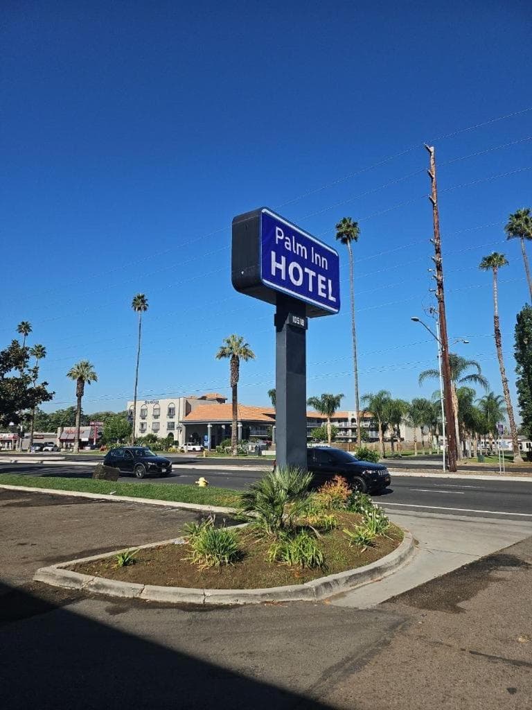 Palm Inn Hotel near Tyler Mall Riverside — hotel in Riverside, California