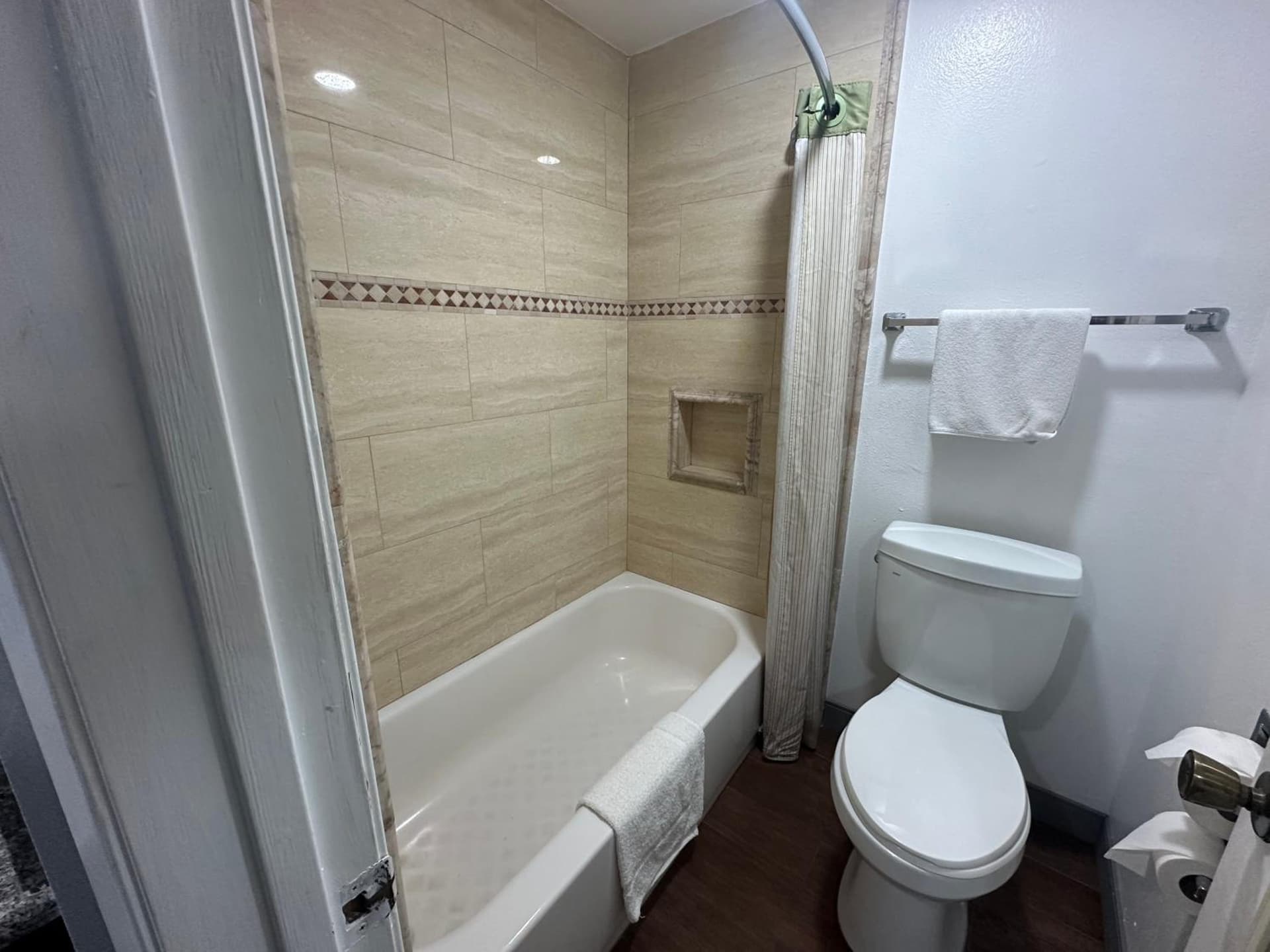 Palm Inn Hotel near Tyler Mall Riverside gallery photo in Riverside, CA — image 14