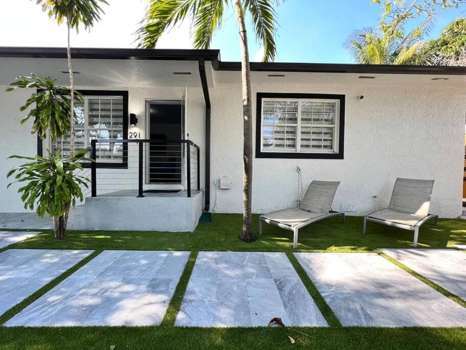 Stylish 3/2 centrally located! featured exterior or lobby in Miami, FL — similar hotel