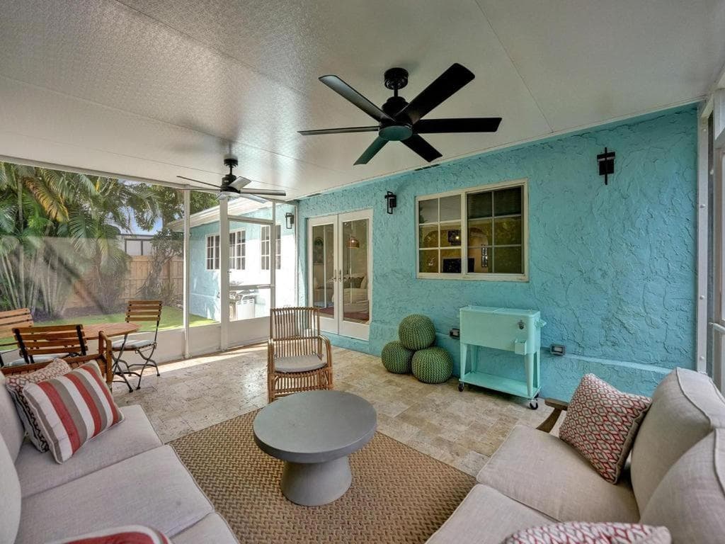 Delray Beach Oasis featured exterior or lobby in Delray Beach, FL — similar hotel