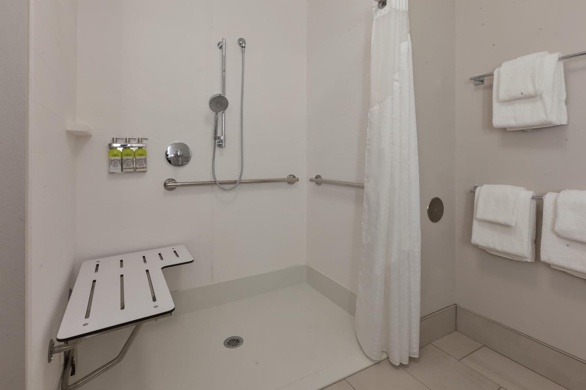 Holiday Inn Express- Eau Claire West I-94 by IHG property views in Eau Claire, WI — gallery photo 3