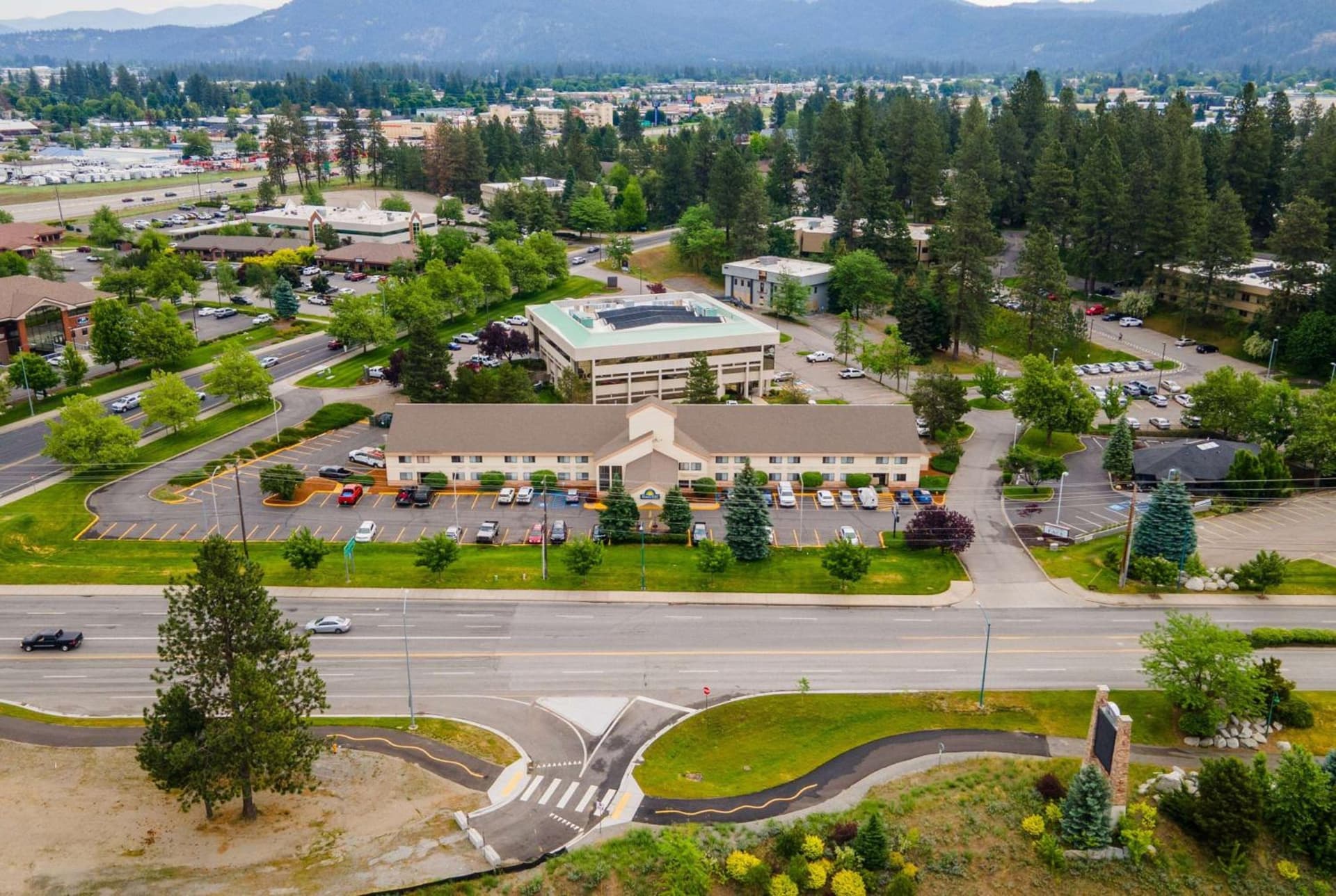 Days Inn by Wyndham Coeur d'Alene interior in Coeur d'Alene, ID — gallery photo 2