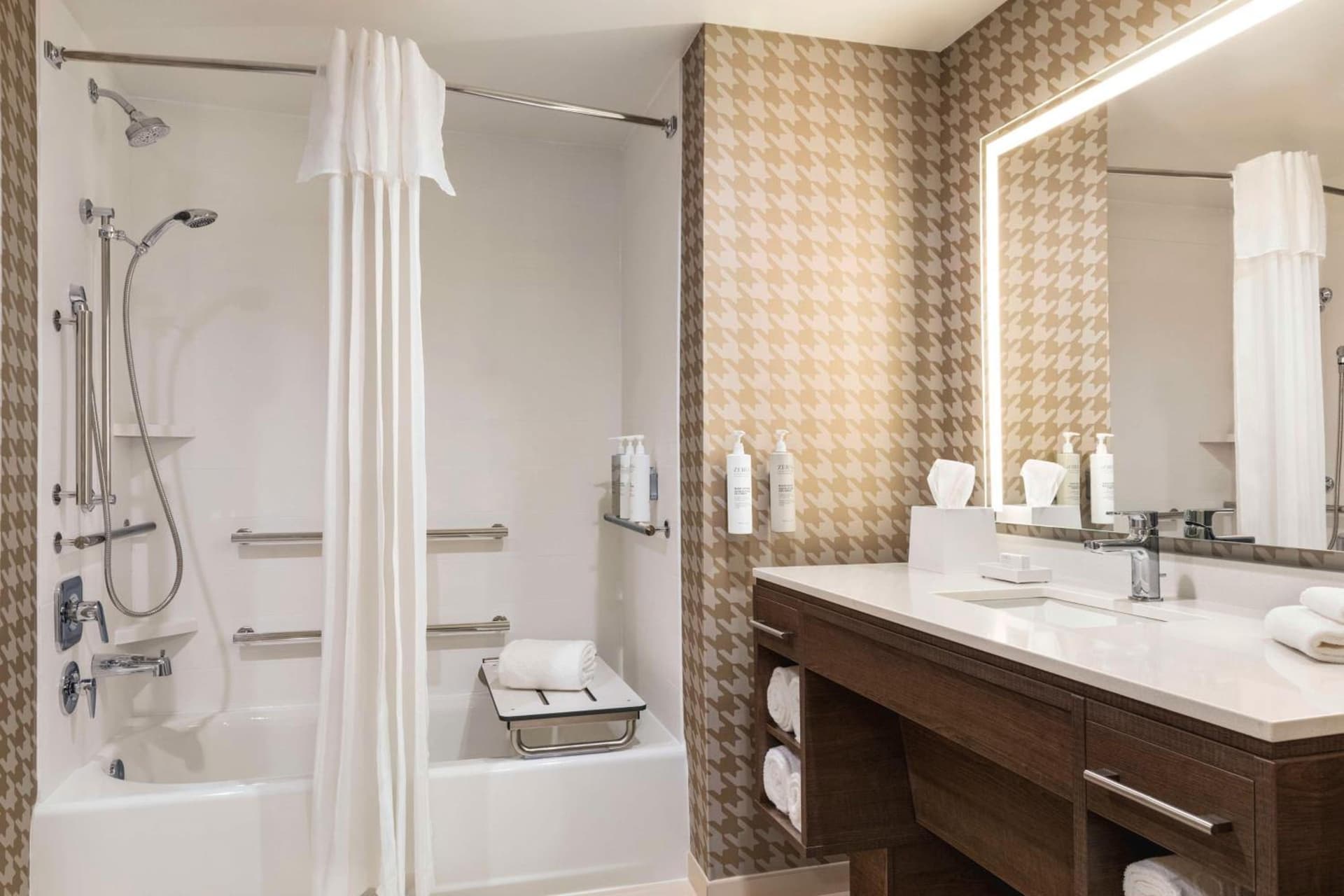 Home2 Suites By Hilton Milwaukee West gallery photo in West Allis, WI — image 22
