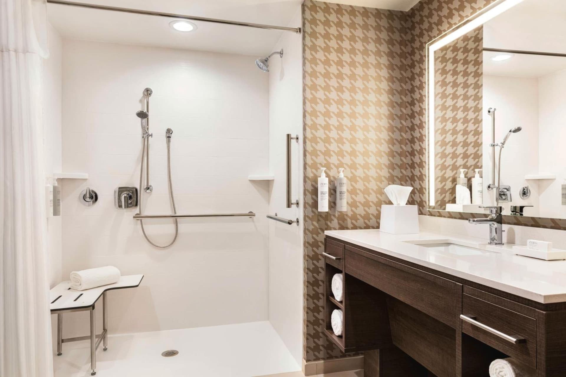Home2 Suites By Hilton Milwaukee West gallery photo in West Allis, WI — image 17