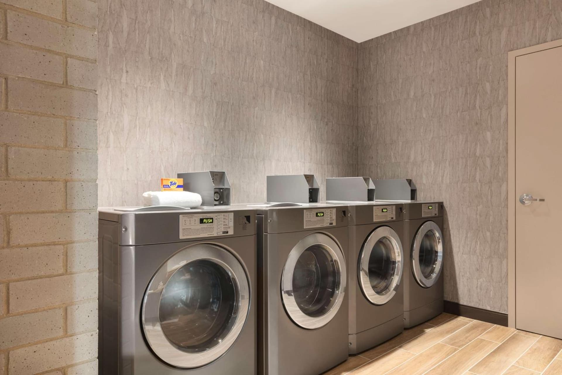 Home2 Suites By Hilton Milwaukee West gallery photo in West Allis, WI — image 34
