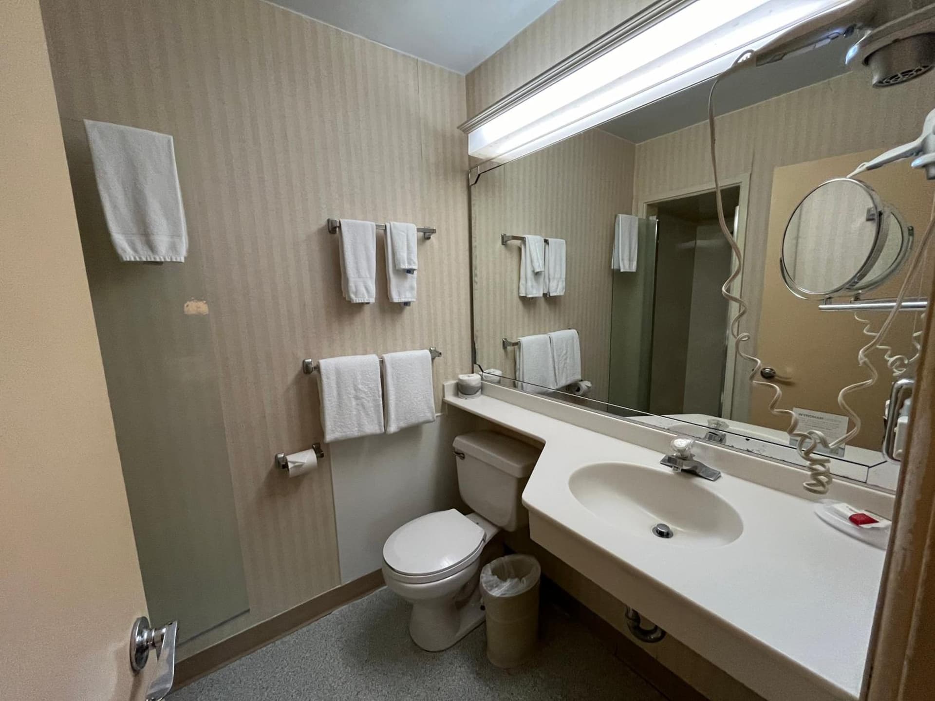 Travelodge by Wyndham Seattle By The Space Needle interior in Seattle, WA — gallery photo 2