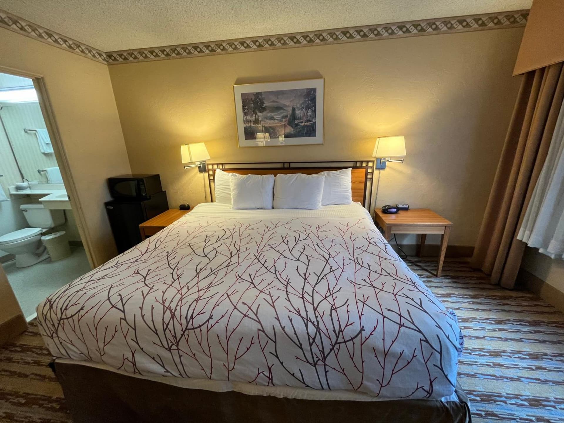Travelodge by Wyndham Seattle By The Space Needle property views in Seattle, WA — gallery photo 3