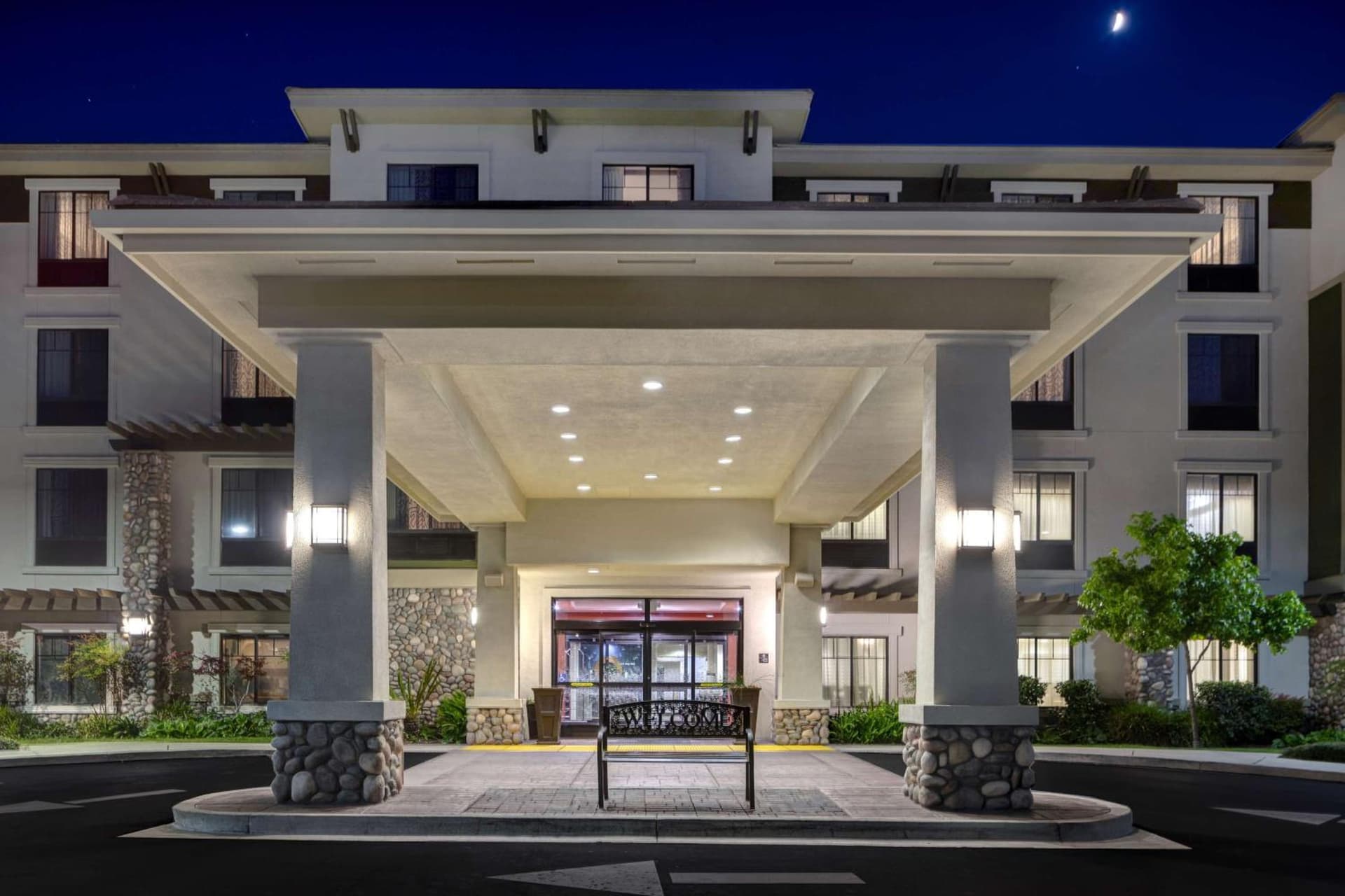 Hampton Inn & Suites San Luis Obispo interior in San Luis Obispo, CA — gallery photo 2