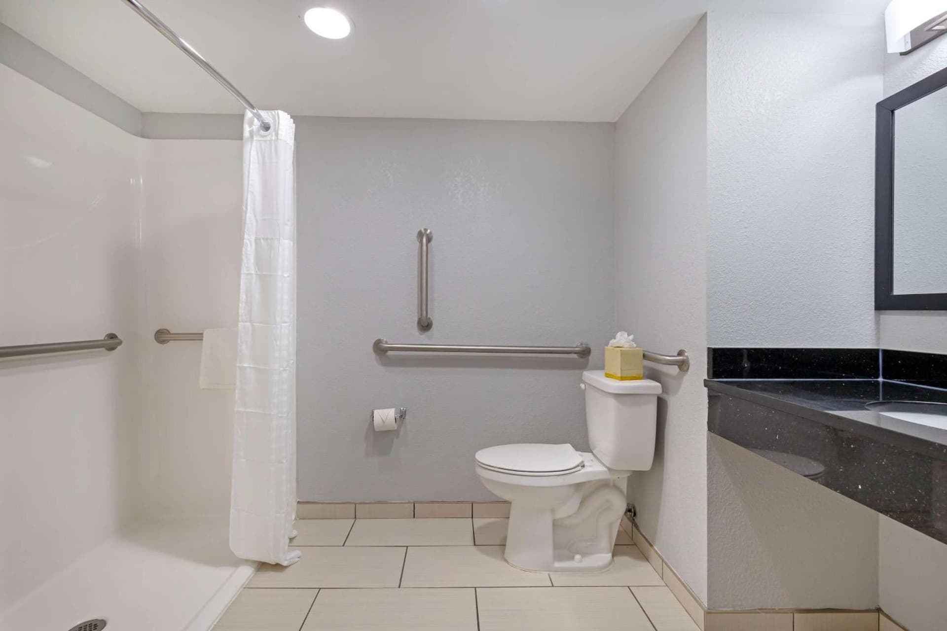Clarion Hotel & Suites BWI Airport North gallery photo in Baltimore, MD — image 47