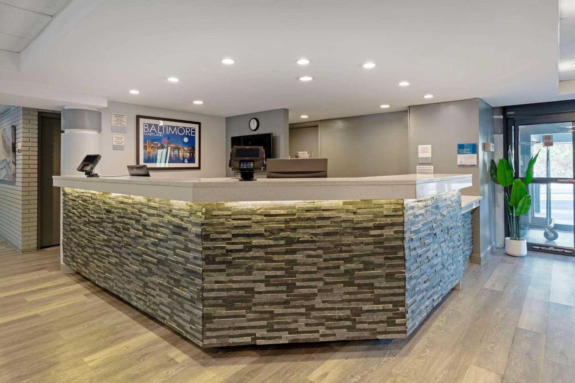 Clarion Hotel & Suites BWI Airport North gallery photo in Baltimore, MD — image 9