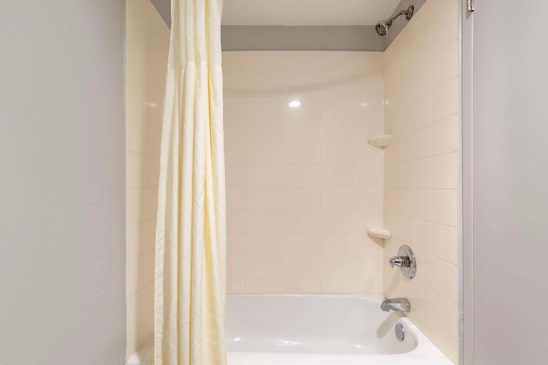 Clarion Hotel & Suites BWI Airport North gallery photo in Baltimore, MD — image 18