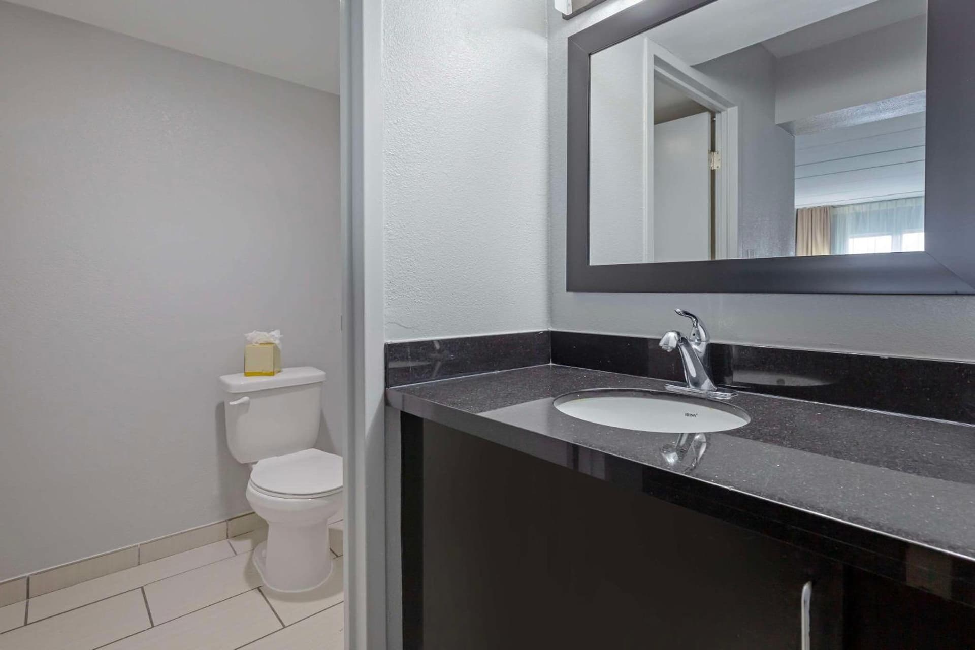Clarion Hotel & Suites BWI Airport North interior in Baltimore, MD — gallery photo 2