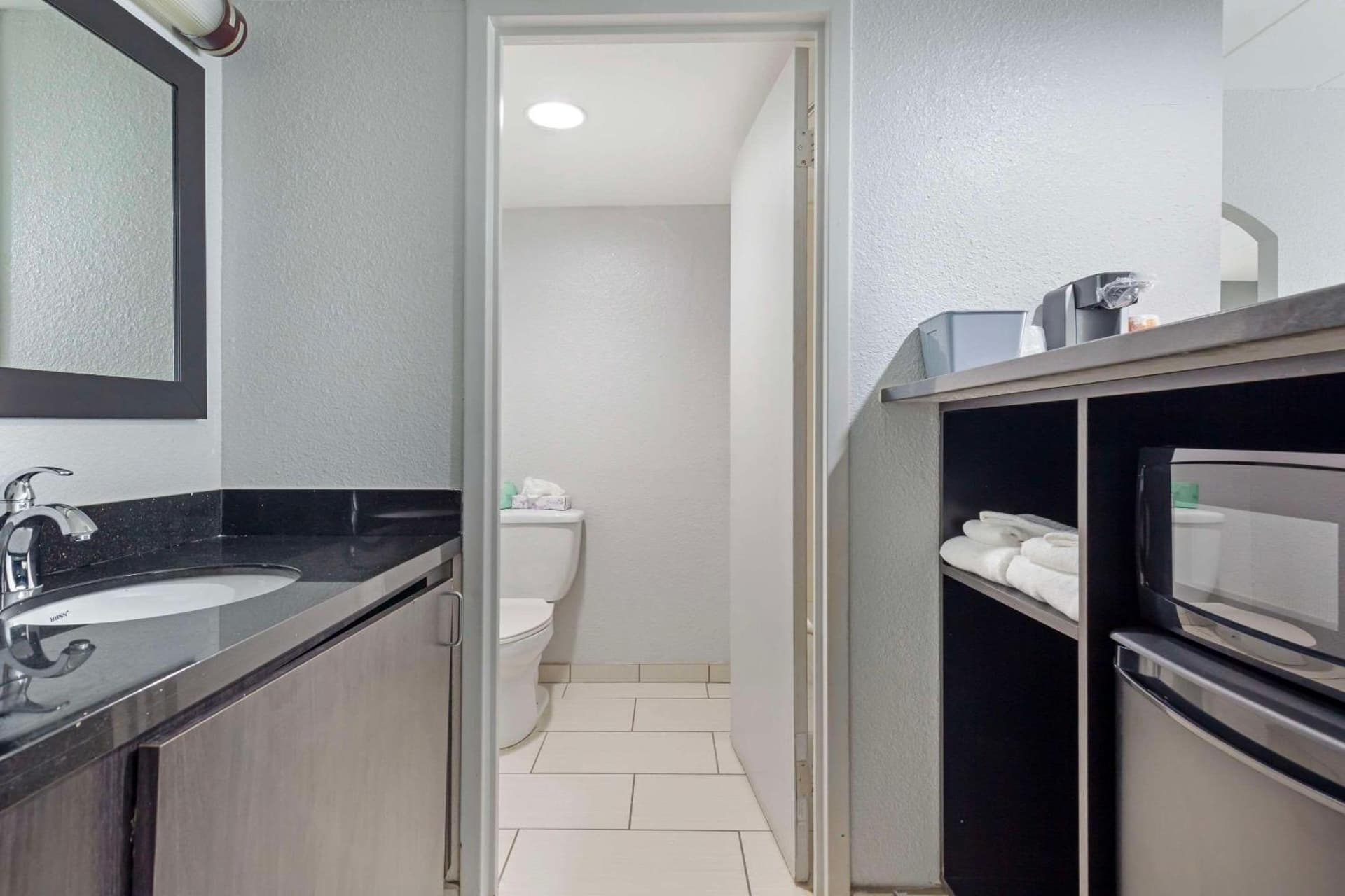 Clarion Hotel & Suites BWI Airport North gallery photo in Baltimore, MD — image 32