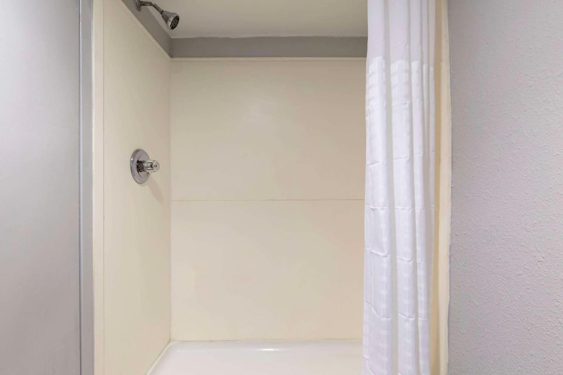 Clarion Hotel & Suites BWI Airport North gallery photo in Baltimore, MD — image 25
