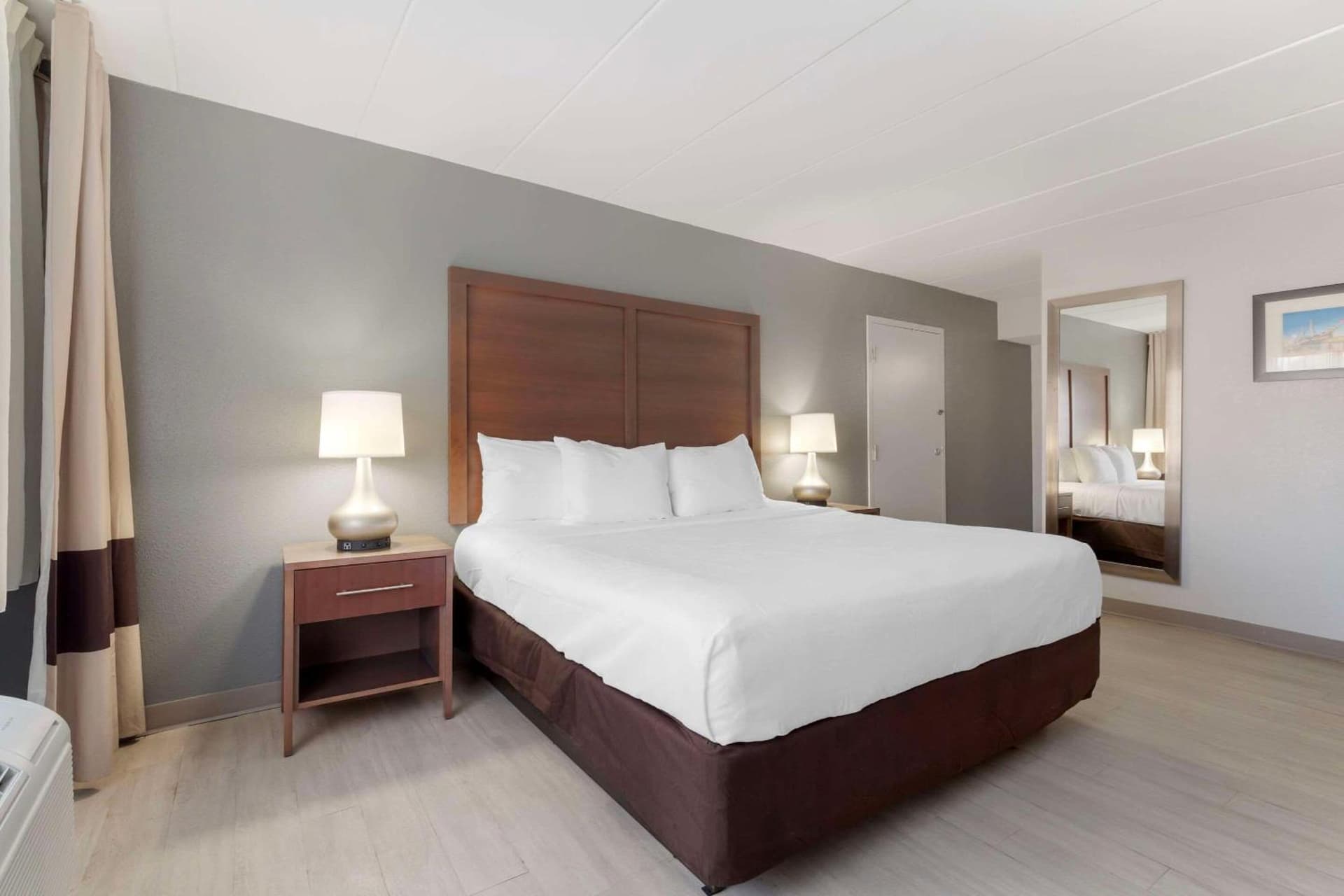 Clarion Hotel & Suites BWI Airport North gallery photo in Baltimore, MD — image 33