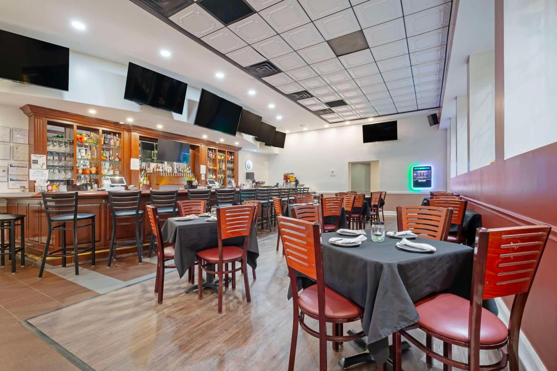 Clarion Hotel & Suites BWI Airport North gallery photo in Baltimore, MD — image 78