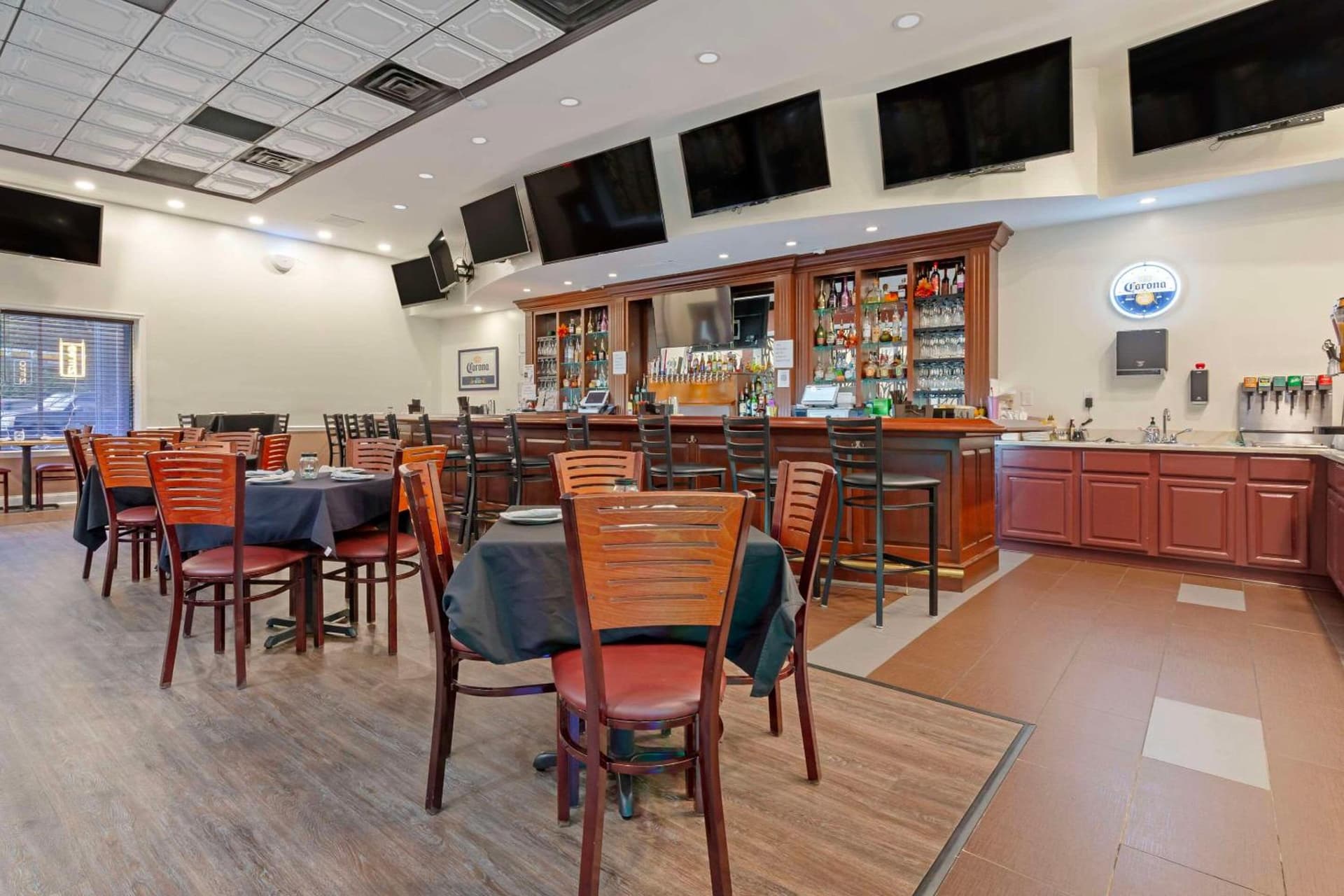 Clarion Hotel & Suites BWI Airport North gallery photo in Baltimore, MD — image 24