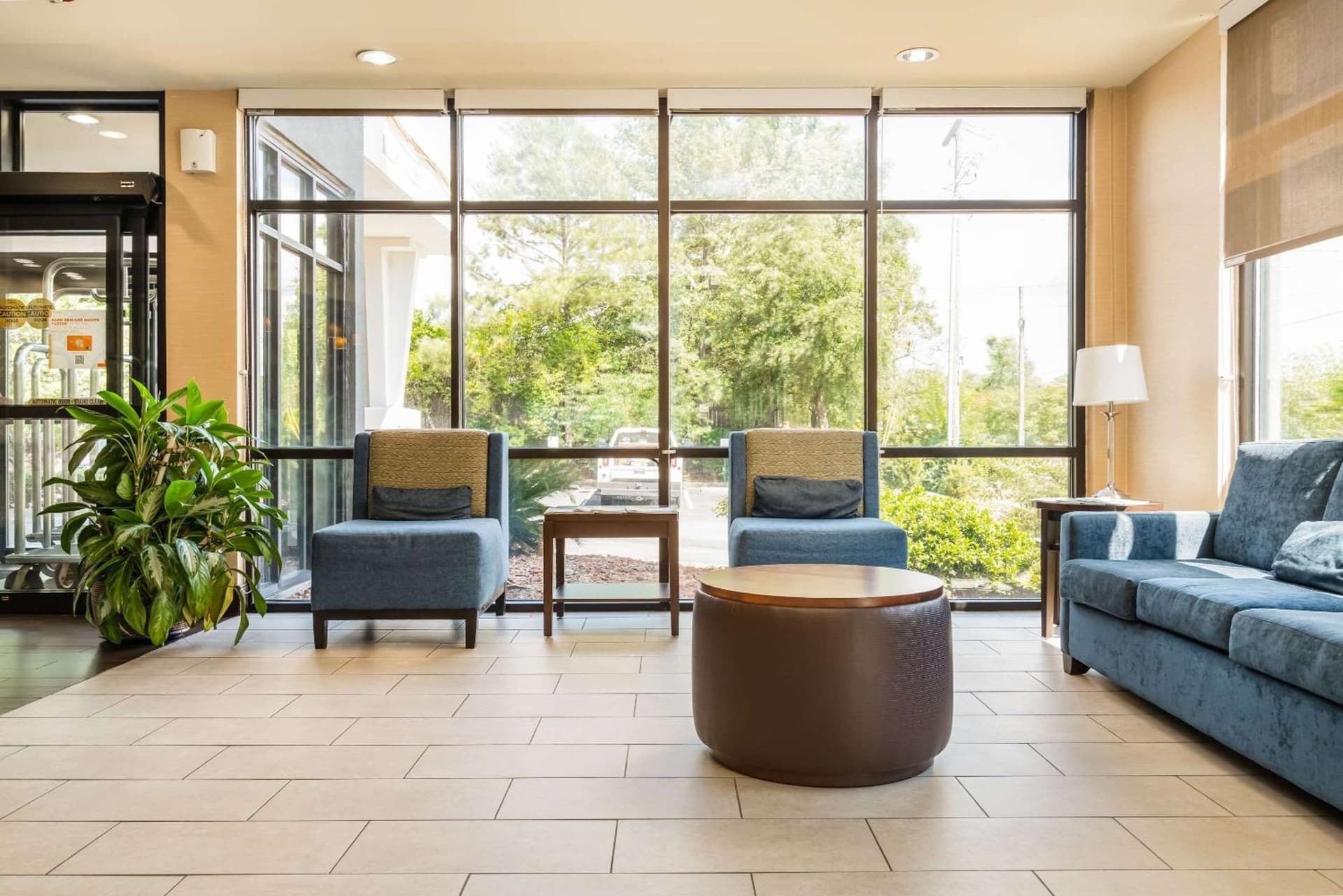 Comfort Suites Columbia Northeast - Fort Jackson gallery photo in Columbia, SC — image 18