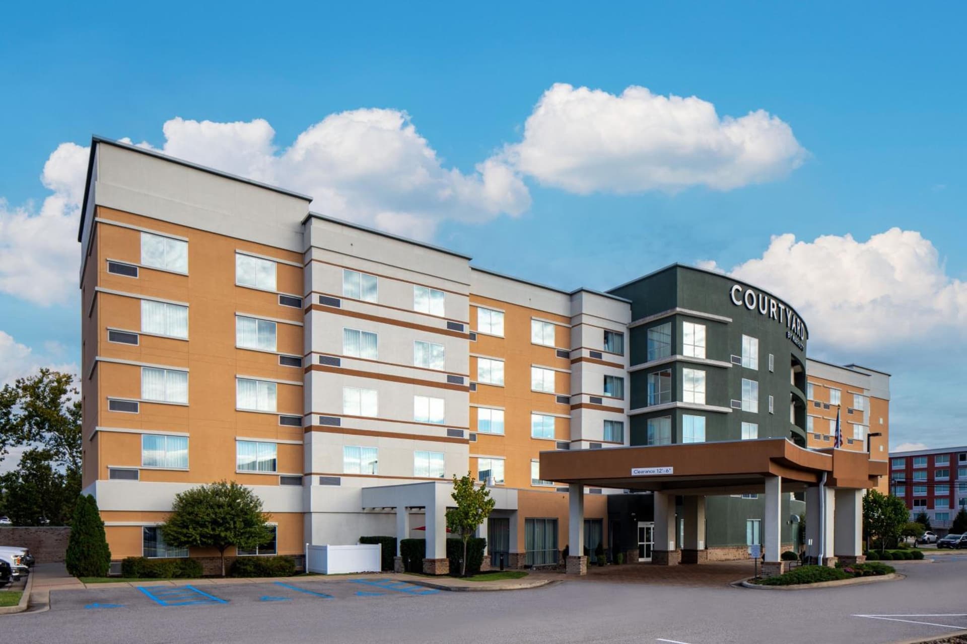Courtyard by Marriott Charleston Downtown/Civic Center interior in Charleston, WV — gallery photo 2