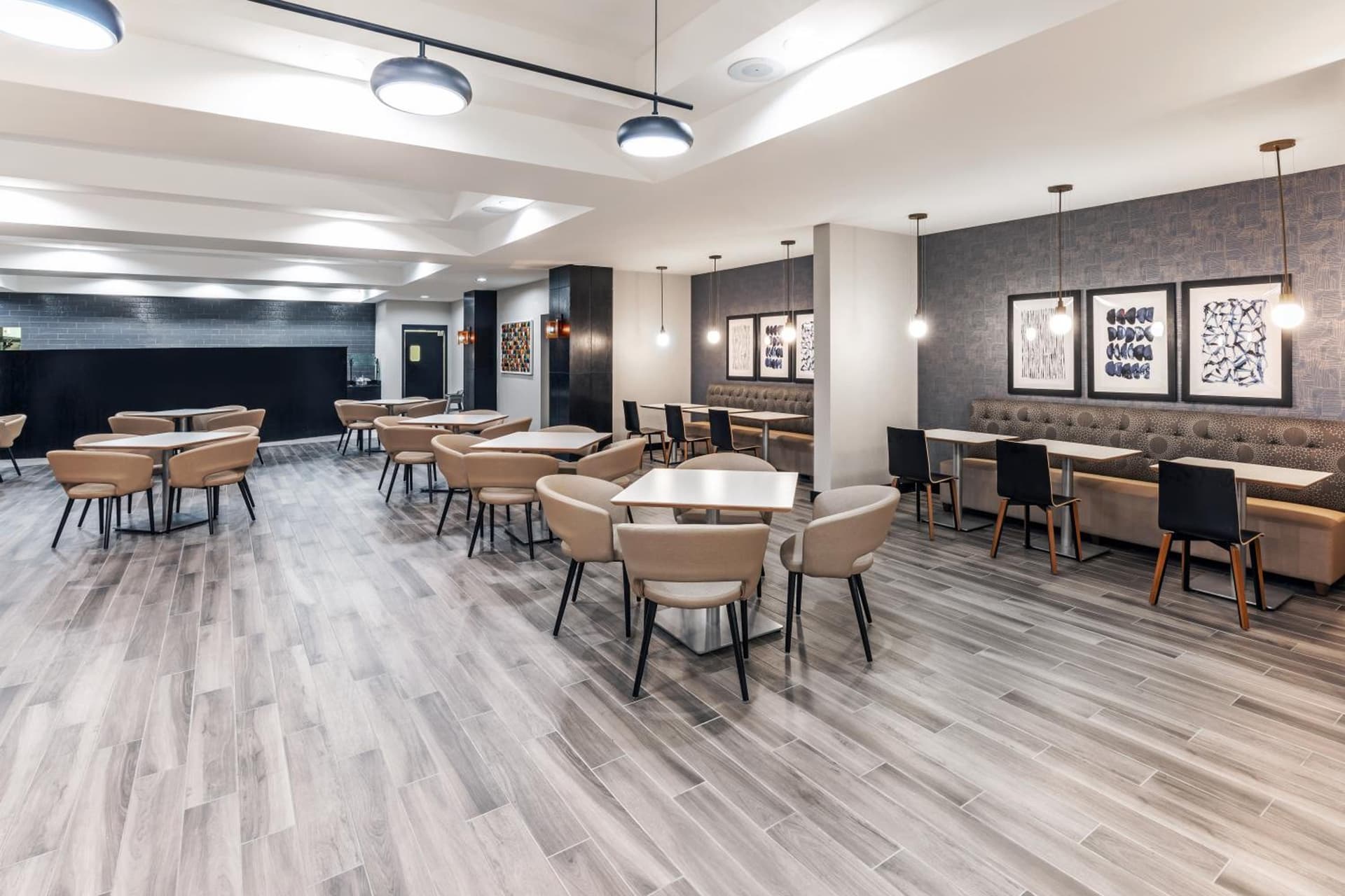Holiday Inn Hotel & Suites Tulsa South by IHG gallery photo in Tulsa, OK — image 24