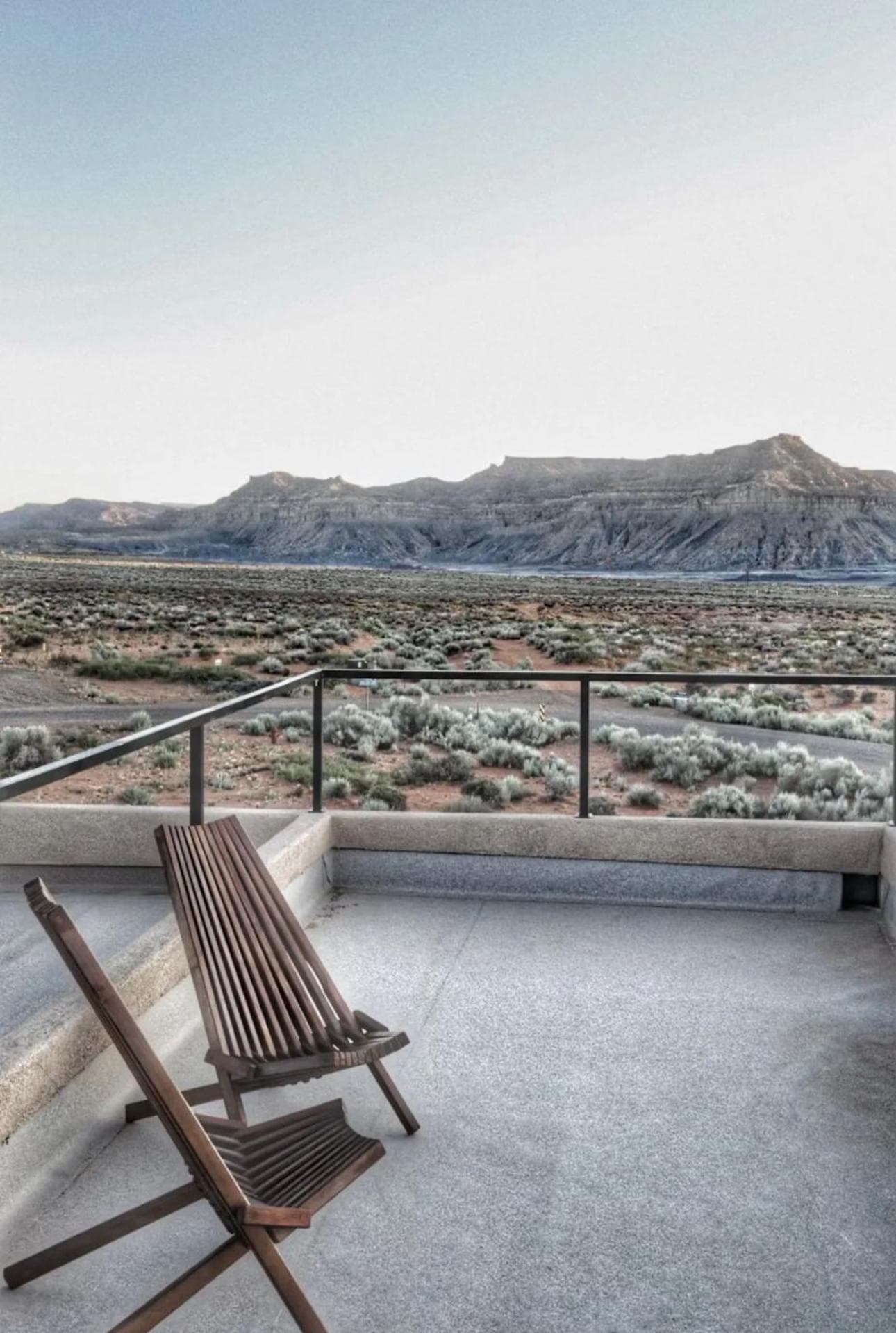 Canyon Oasis suite with Grand Mesa view interior in Big Water, UT — gallery photo 2