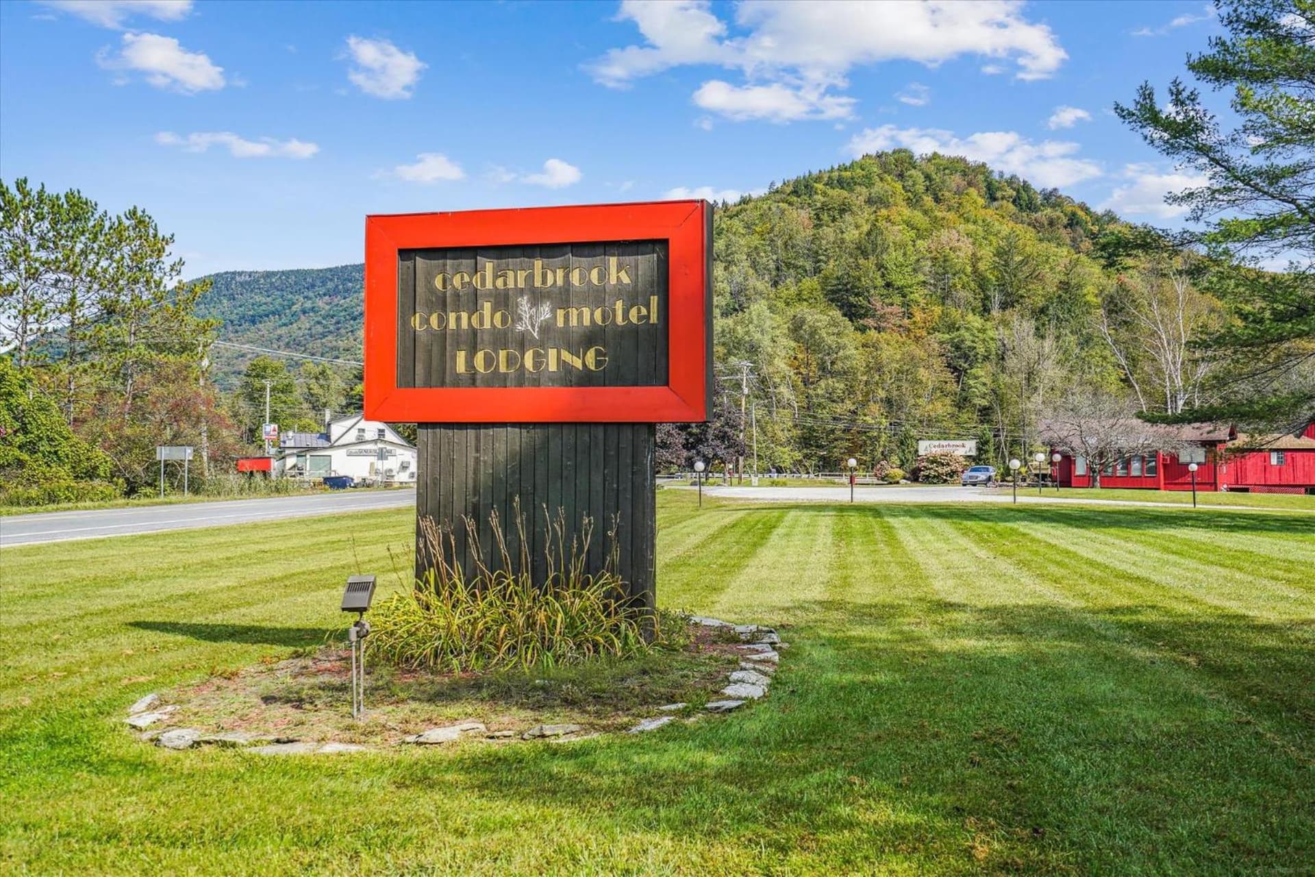 Cedarbrook Queen Suite 106 property views in Killington — gallery photo 3