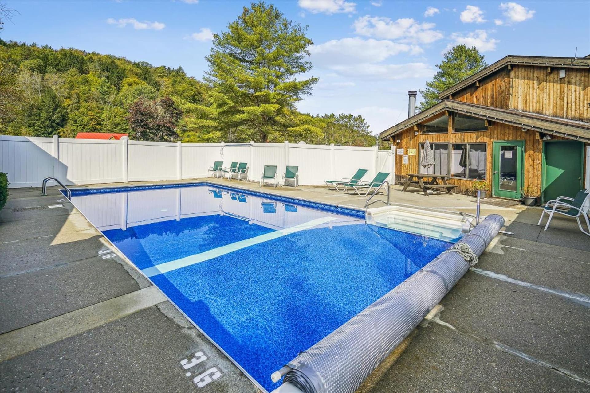 Cedarbrook Queen Suite 202 interior in Killington — gallery photo 2