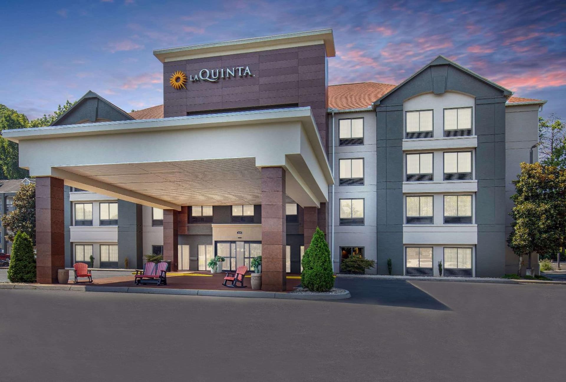La Quinta Inn by Wyndham Pigeon Forge-Dollywood featured exterior or lobby in Pigeon Forge, TN — similar hotel