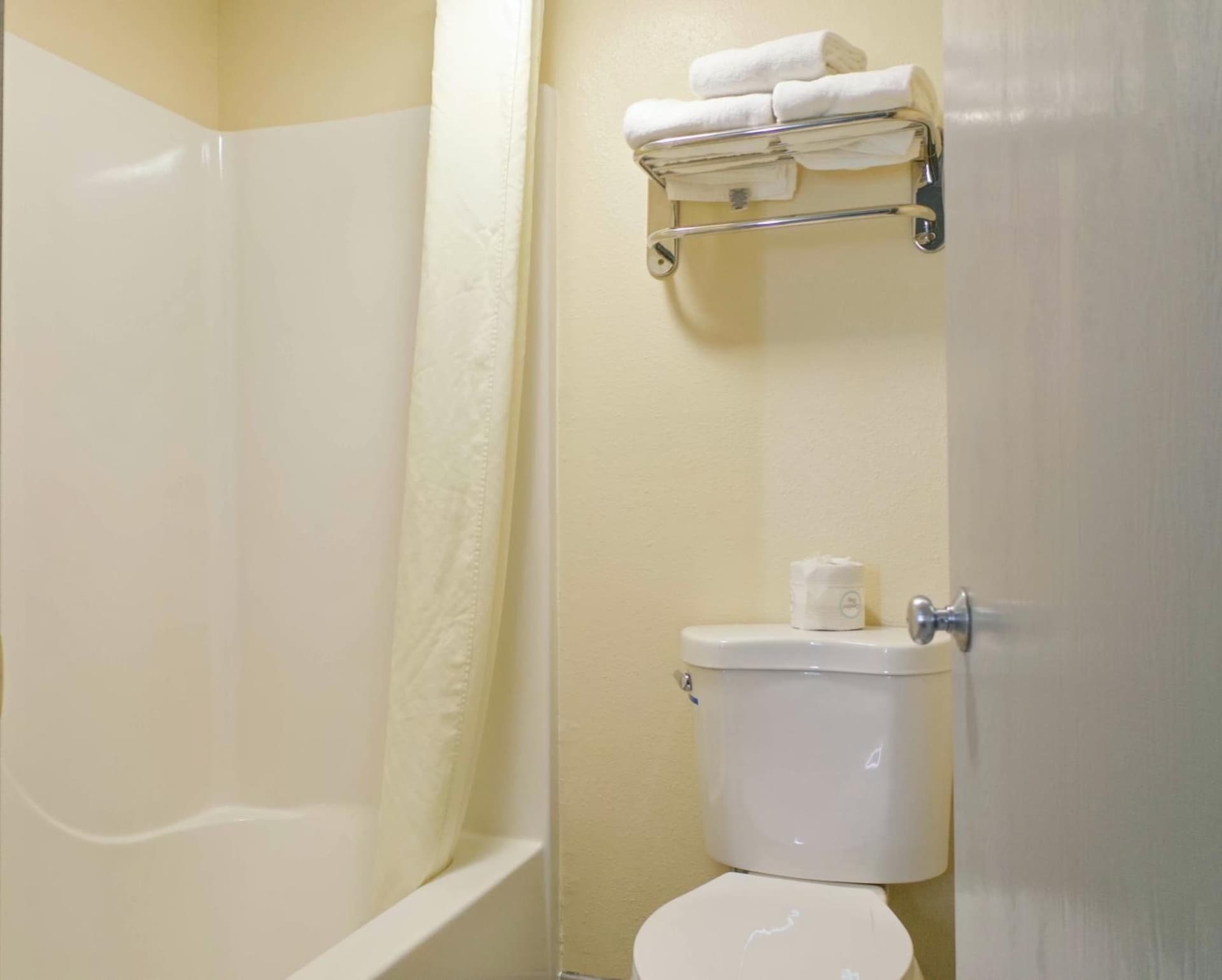 Super 8 by Wyndham Rockford I-90 Casino District property views in Rockford, IL — gallery photo 3